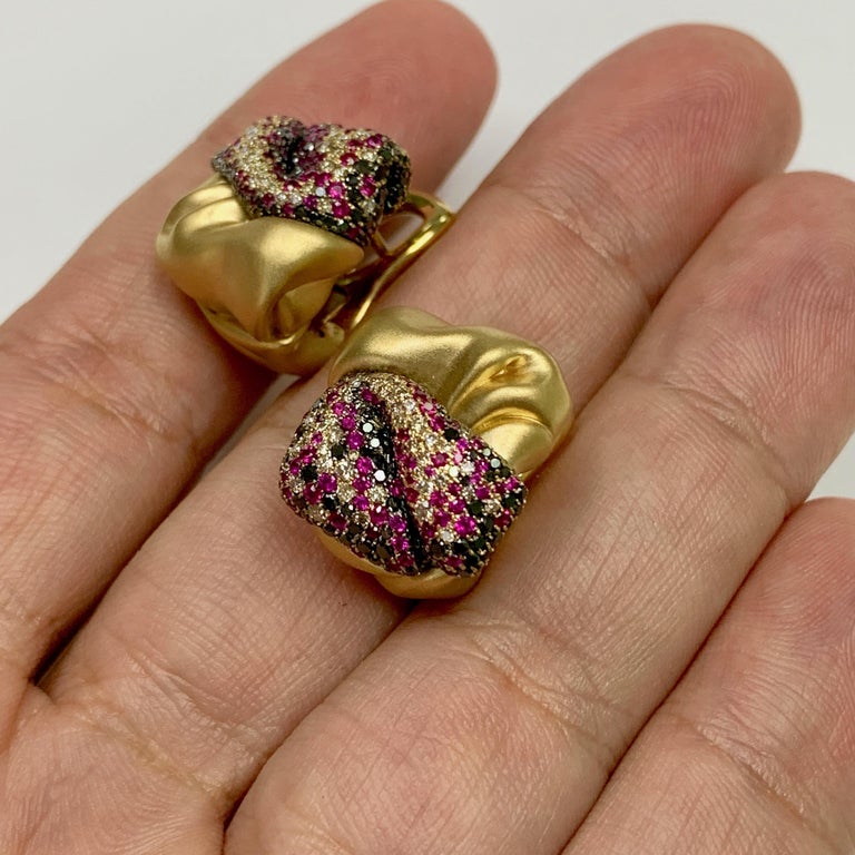 E 0132-0, 18K Yellow Gold, Ruby, Champagne and Black Diamonds Earrings