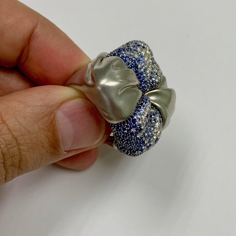 R 0132-1, 18K White Gold, Sapphires, Diamonds Ring