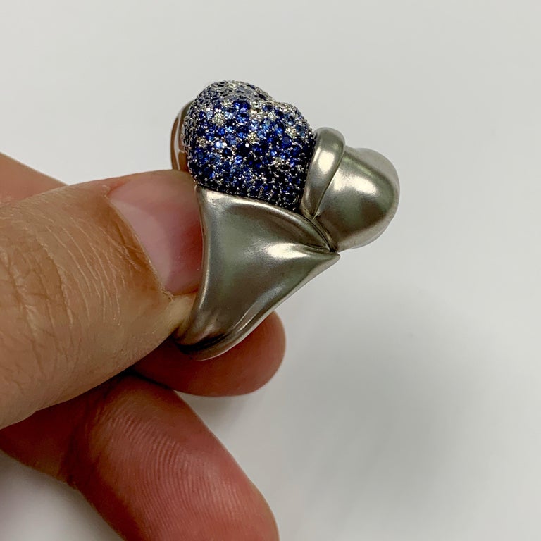 R 0132-1, 18K White Gold, Sapphires, Diamonds Ring