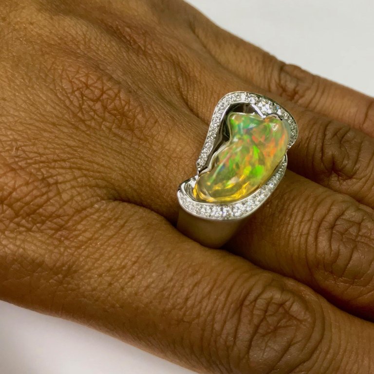 R 0028-0/4 18K White Gold, Mexican Fire Opal, Diamonds Ring