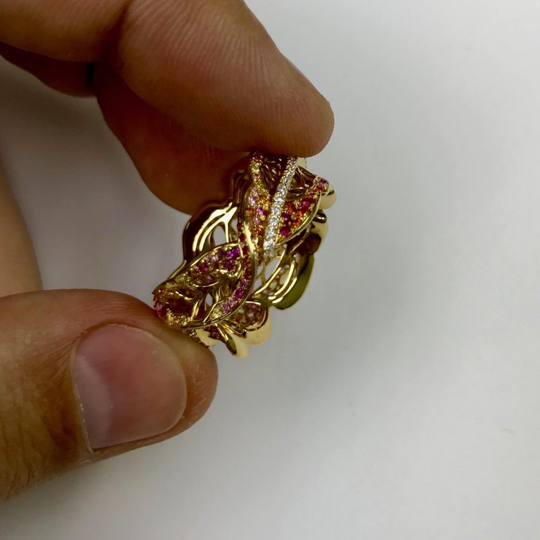 R 0042-0, 18K Yellow Gold, Sapphires, Diamonds Ring