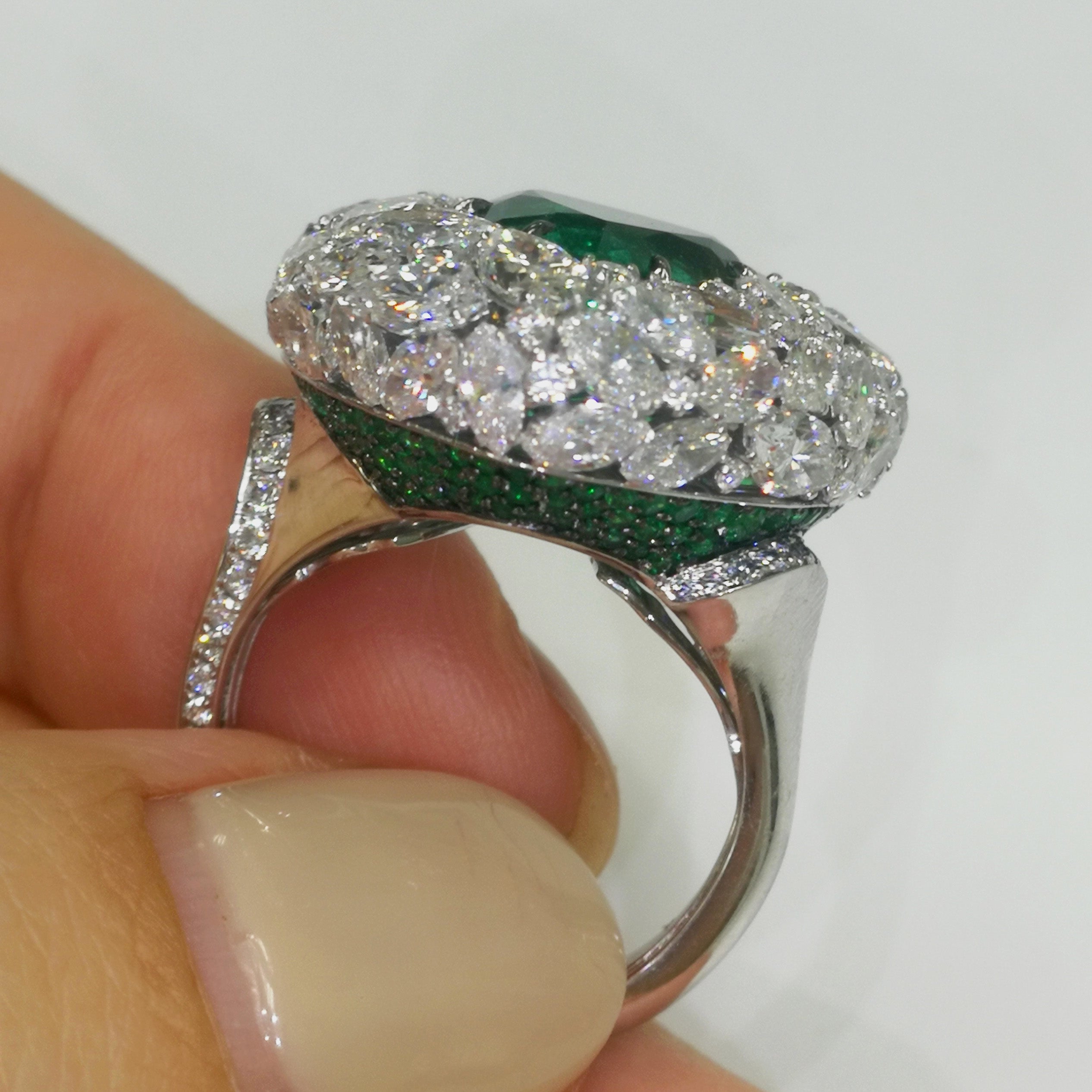 Emerald, Diamonds 18K White Gold Ring, R 0114-0