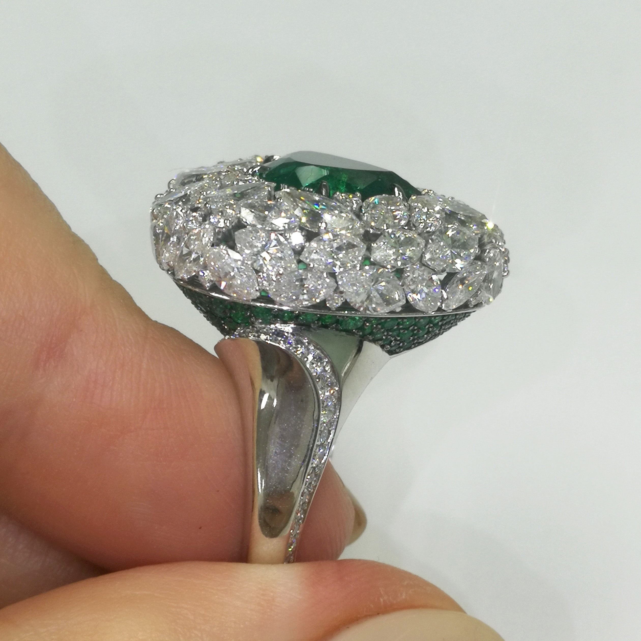 Emerald, Diamonds 18K White Gold Ring, R 0114-0
