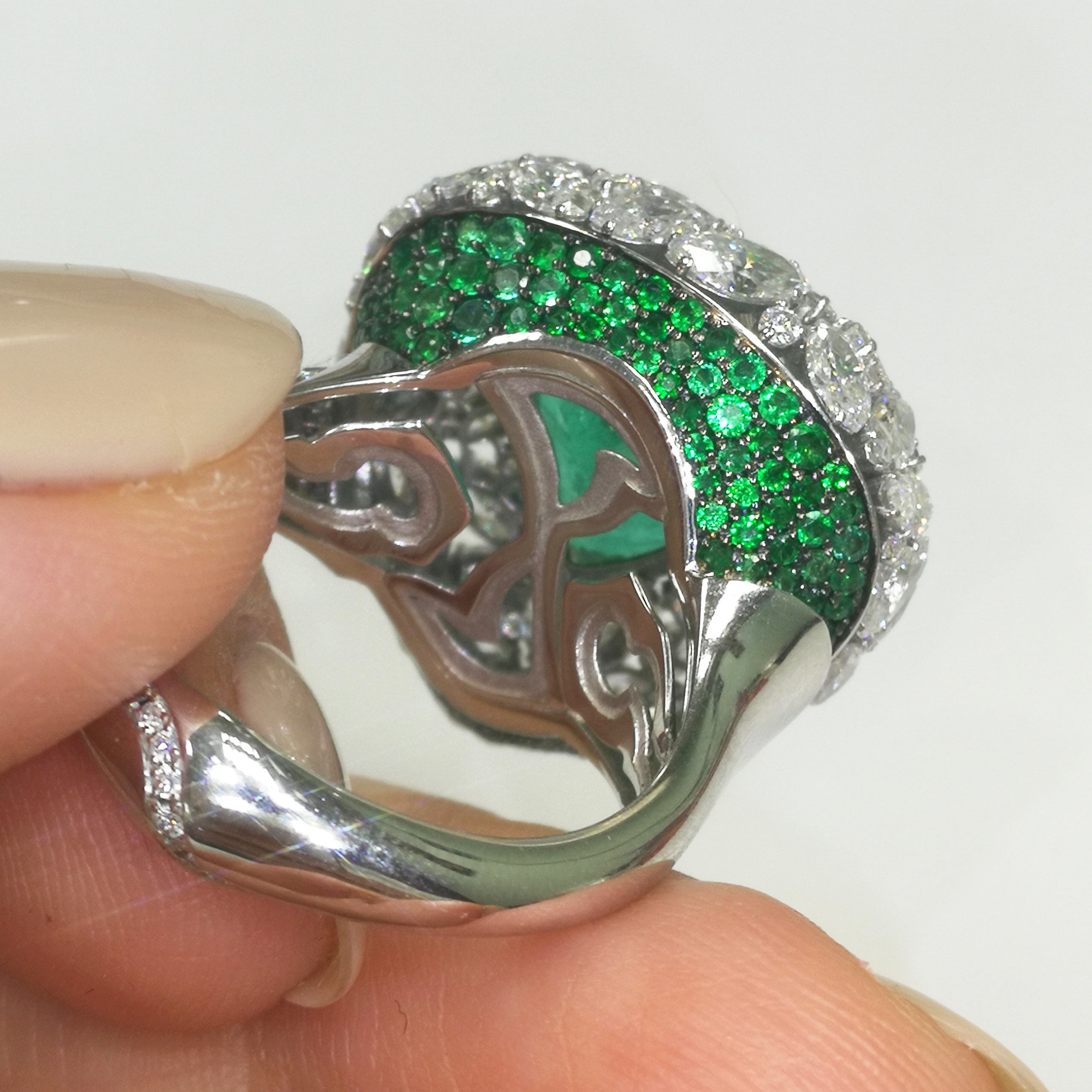 Emerald, Diamonds 18K White Gold Ring, R 0114-0