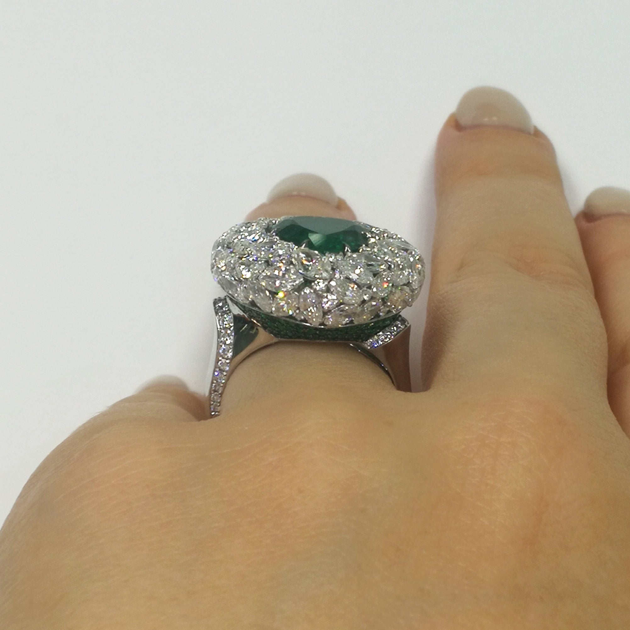Emerald, Diamonds 18K White Gold Ring, R 0114-0