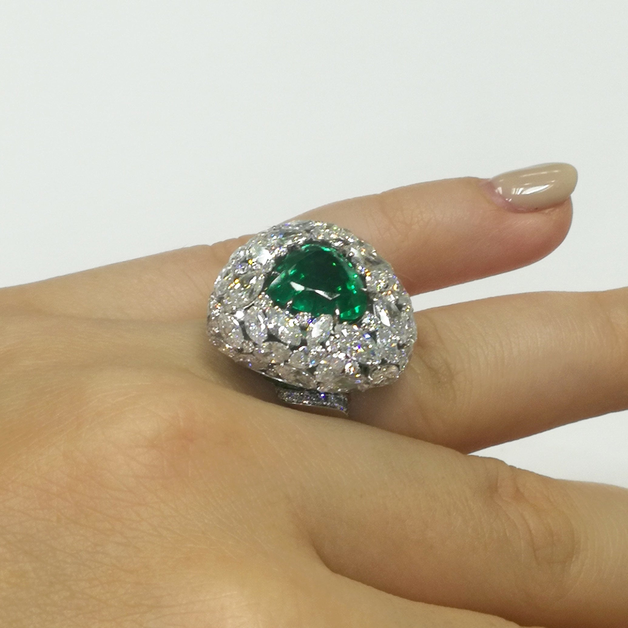 Emerald, Diamonds 18K White Gold Ring, R 0114-0