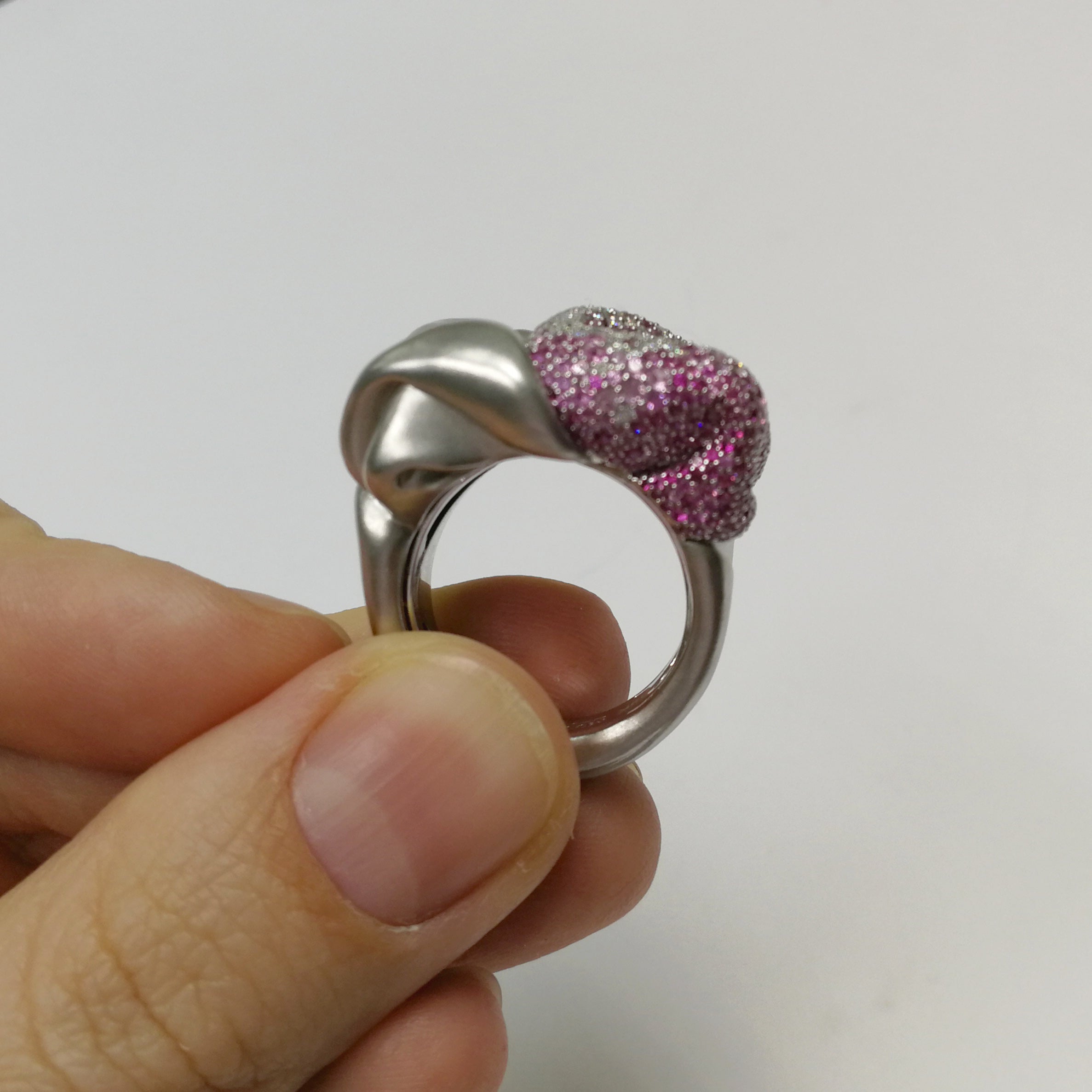 Pink Sapphires, Diamonds 18K White Gold Ring, R 0132-0