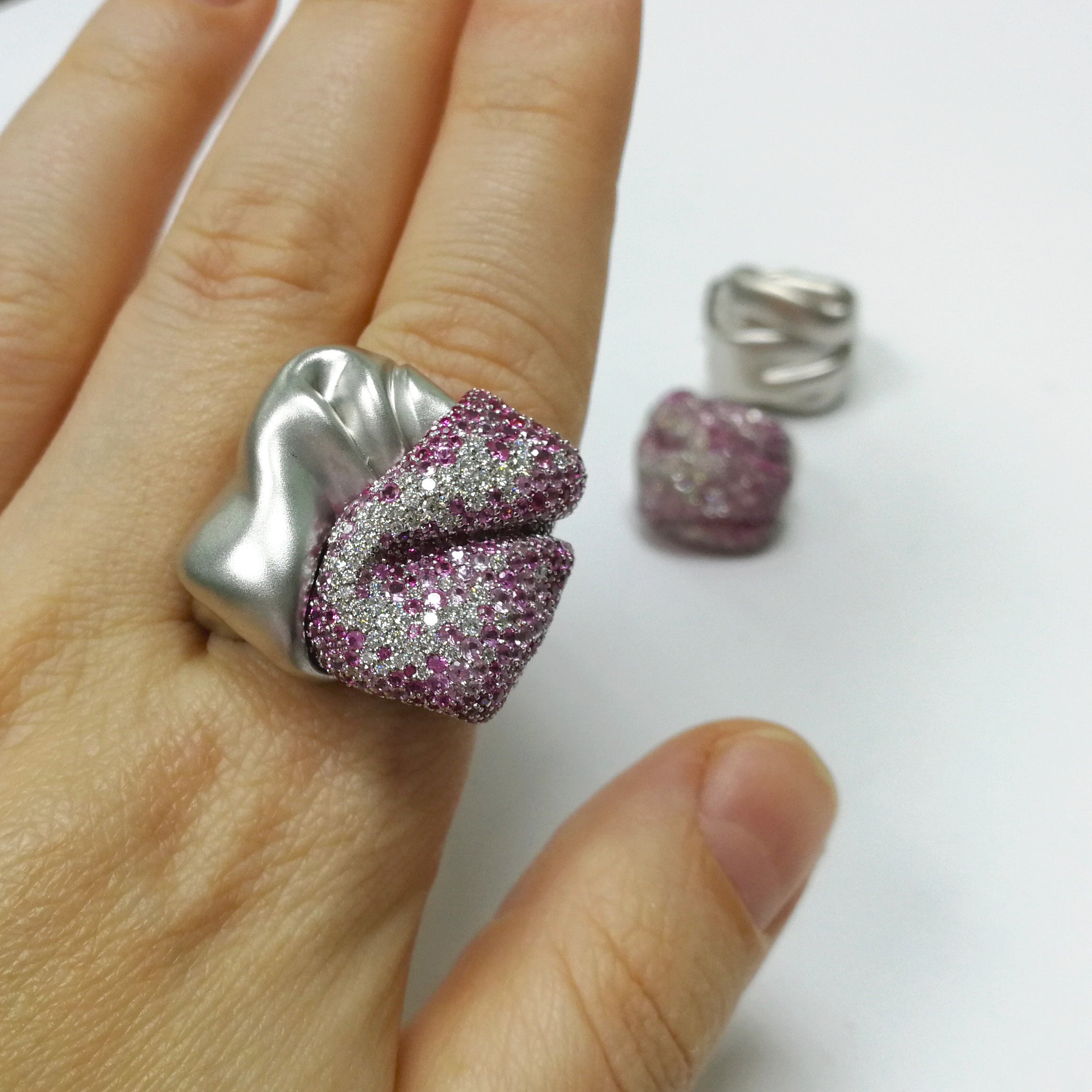Pink Sapphires, Diamonds 18K White Gold Ring, R 0132-0