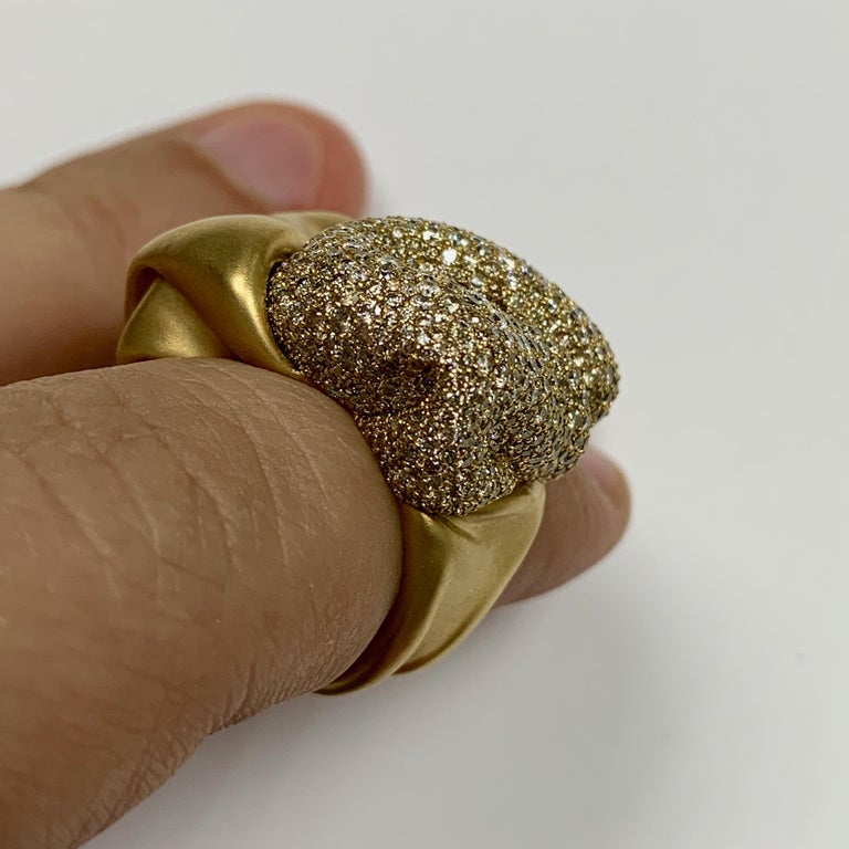 R 0132-0, 18K Yellow Gold, White and Champagne Diamonds Ring