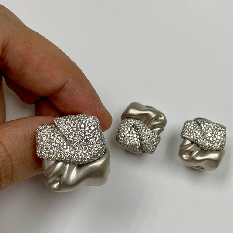 Diamonds 18K White Gold Ring, R 0132-0