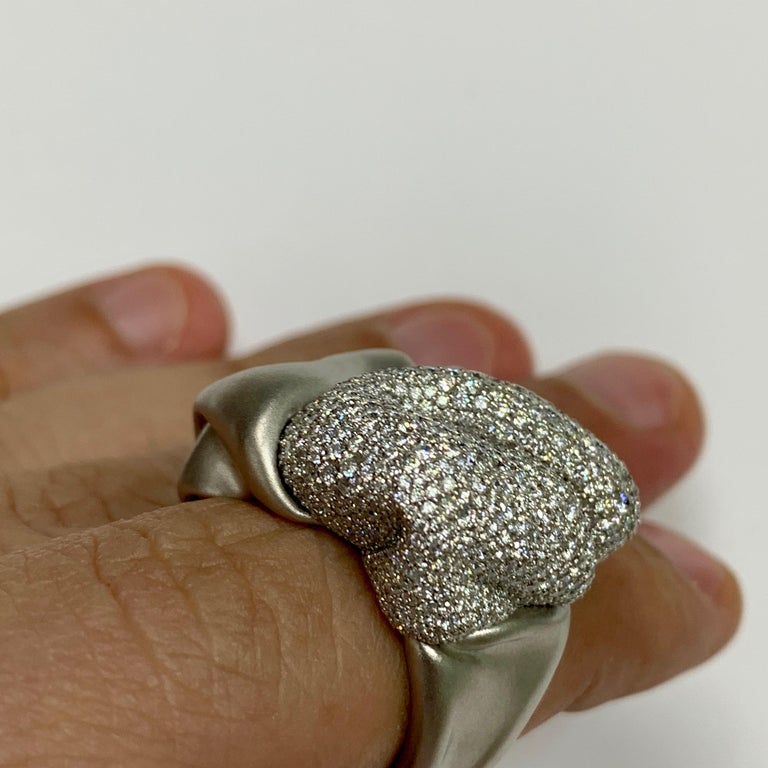 R 0132-0, 18K White Gold, Diamonds Ring