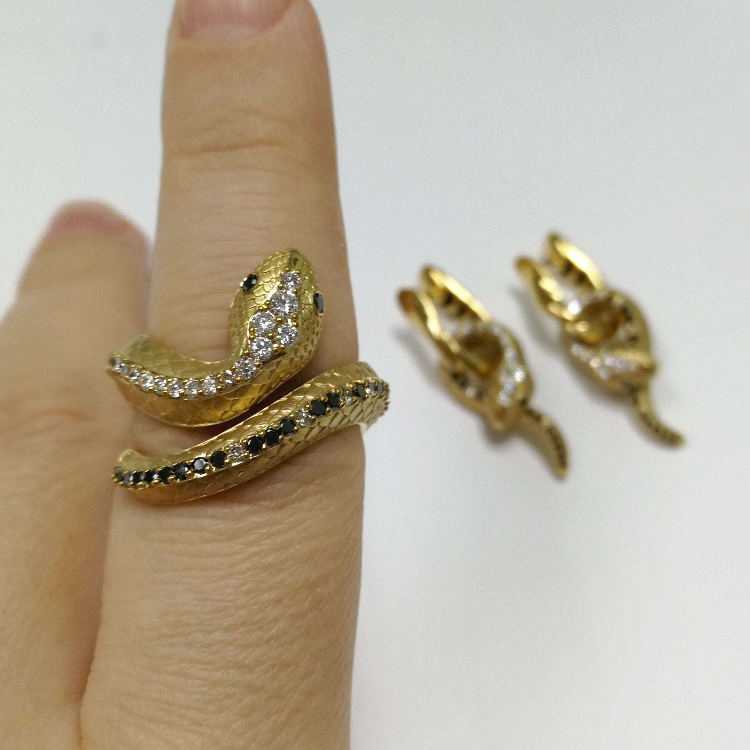 Diamonds 18K Yellow Gold Snake Ring, R 0188-0