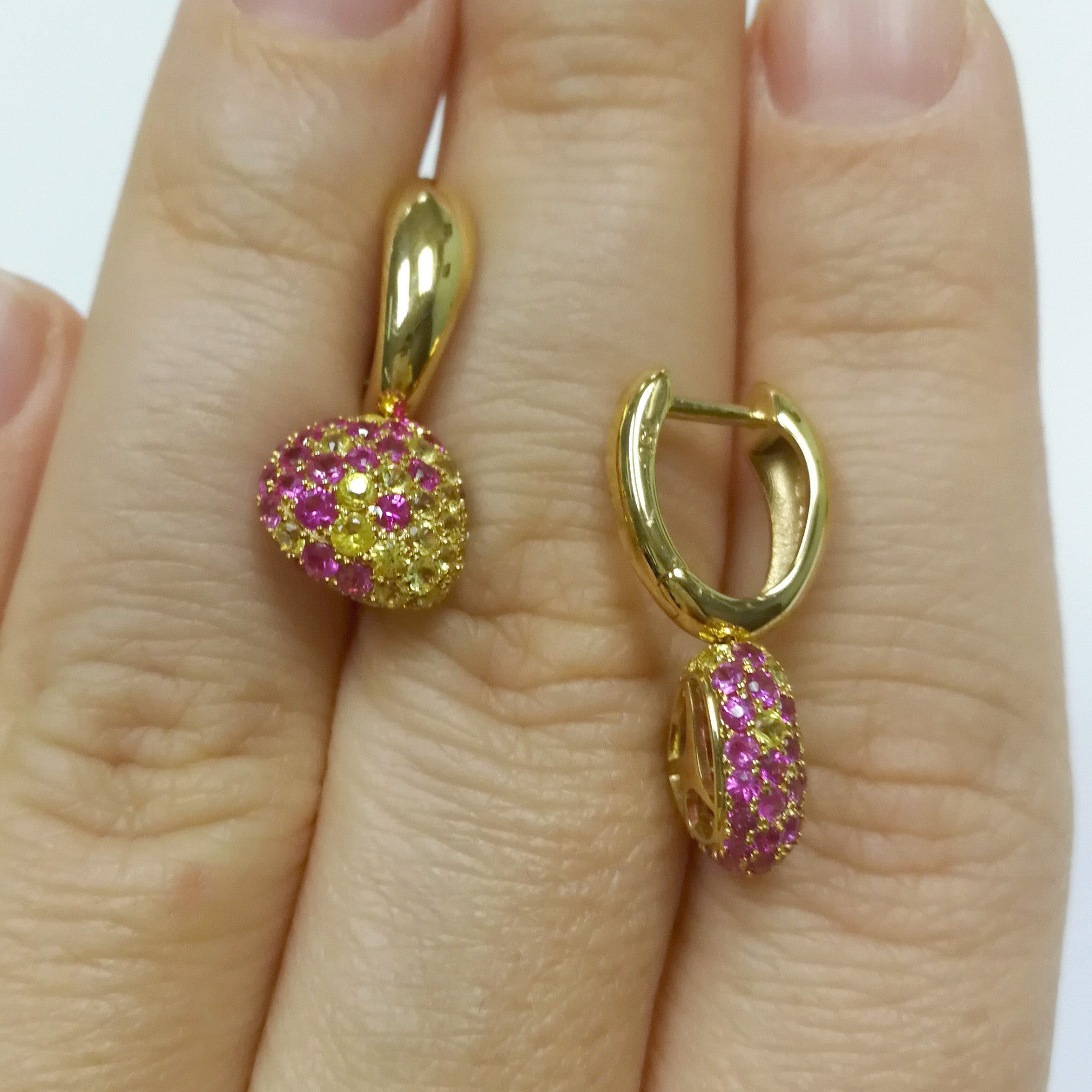 E 0040-0, 18K Yellow Gold, Yellow and Pink Sapphires Earrings
