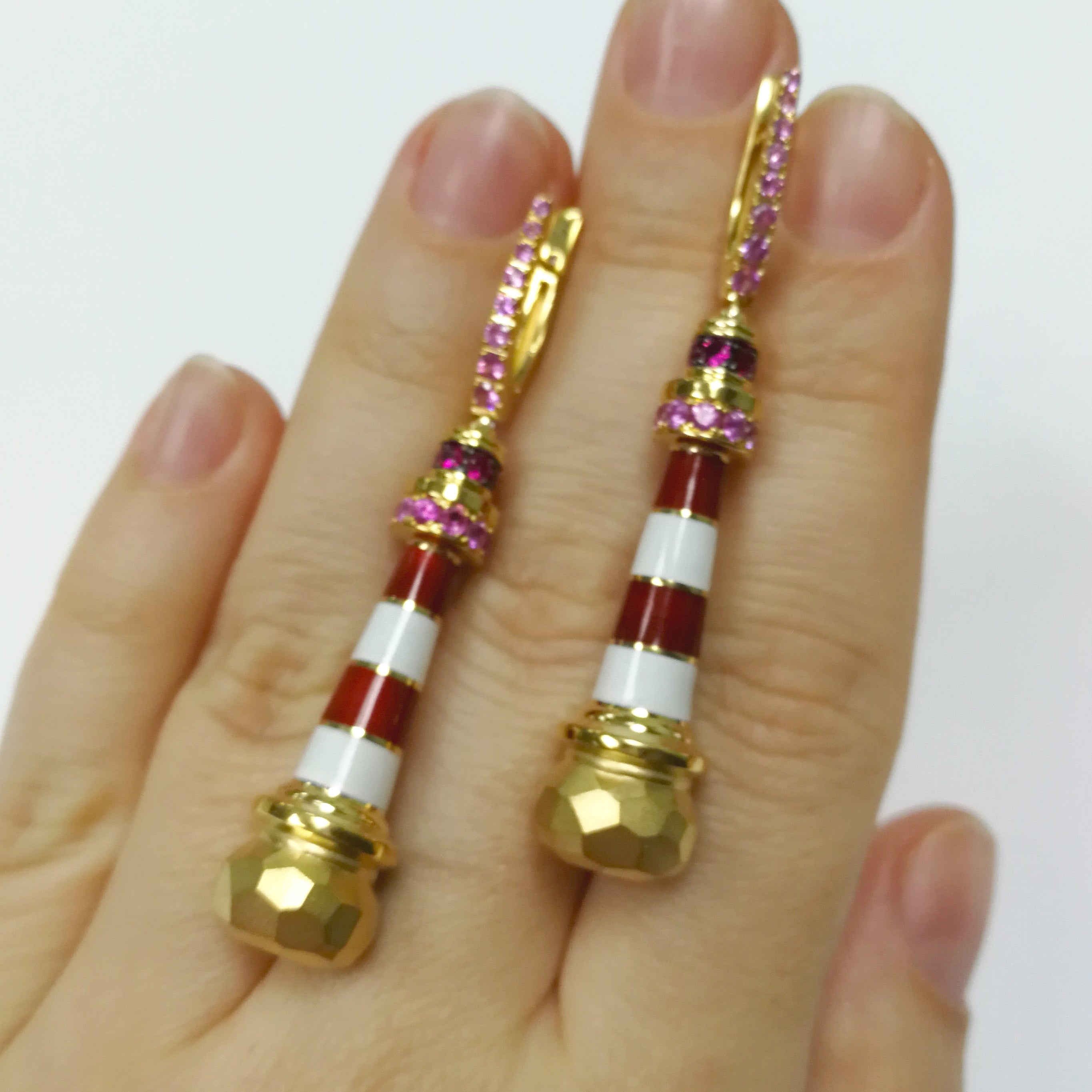 E 0295-0, 18K Yellow Gold, Pink Sapphires, Enamel Earrings