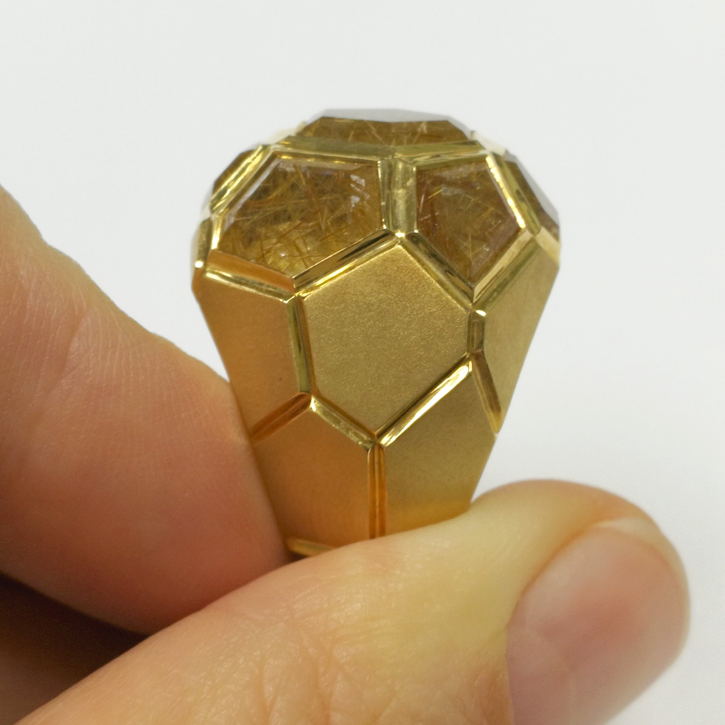 R 0190-61, 18K Yellow Gold, Rutilated Quartz Ring