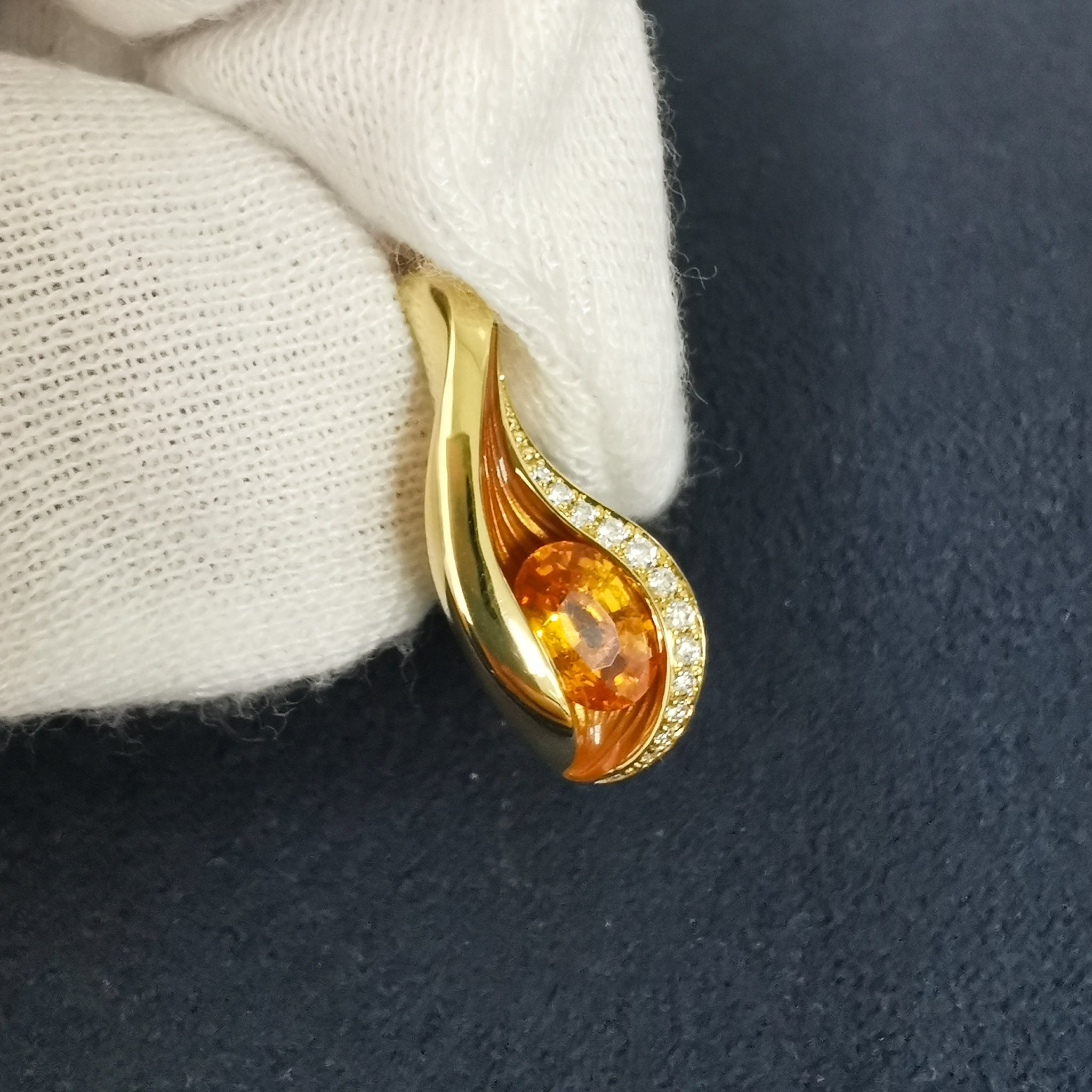 P 0123-6, 18K Yellow Gold, Spessartine Garnet, Diamonds, Enamel Pendant