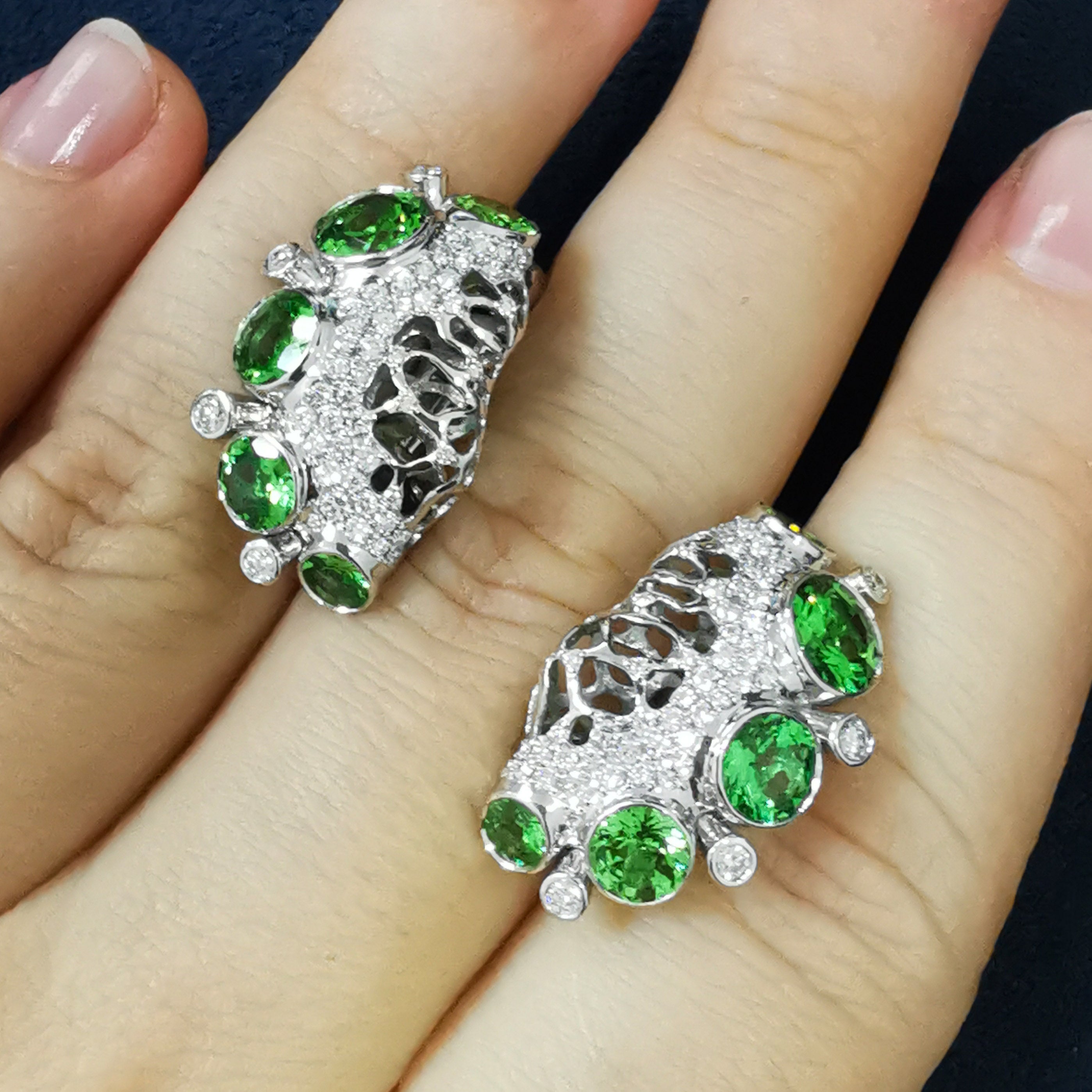 E 0174-2, 18K White Gold, Tsavorite, Diamonds Earrings