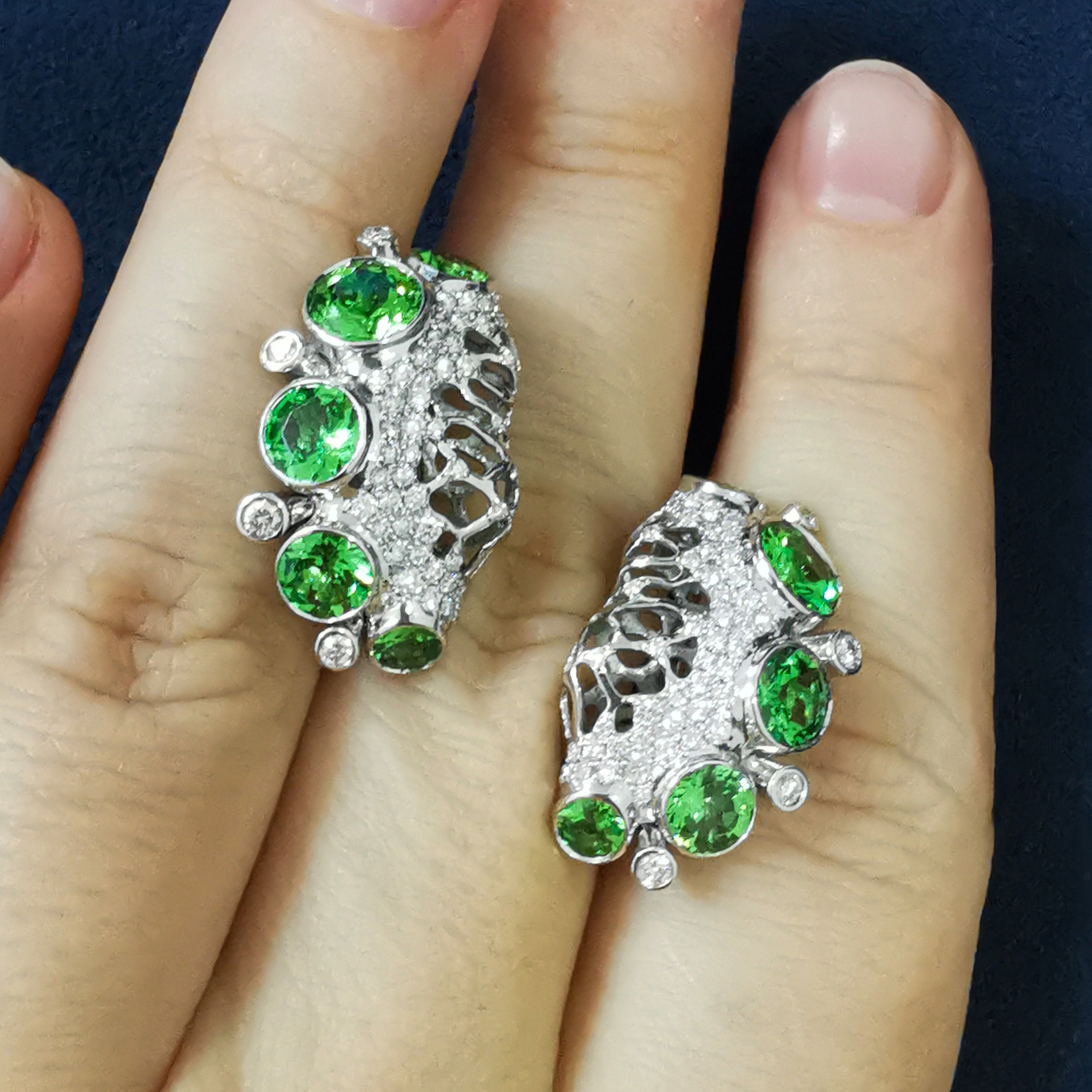 E 0174-2, 18K White Gold, Tsavorite, Diamonds Earrings