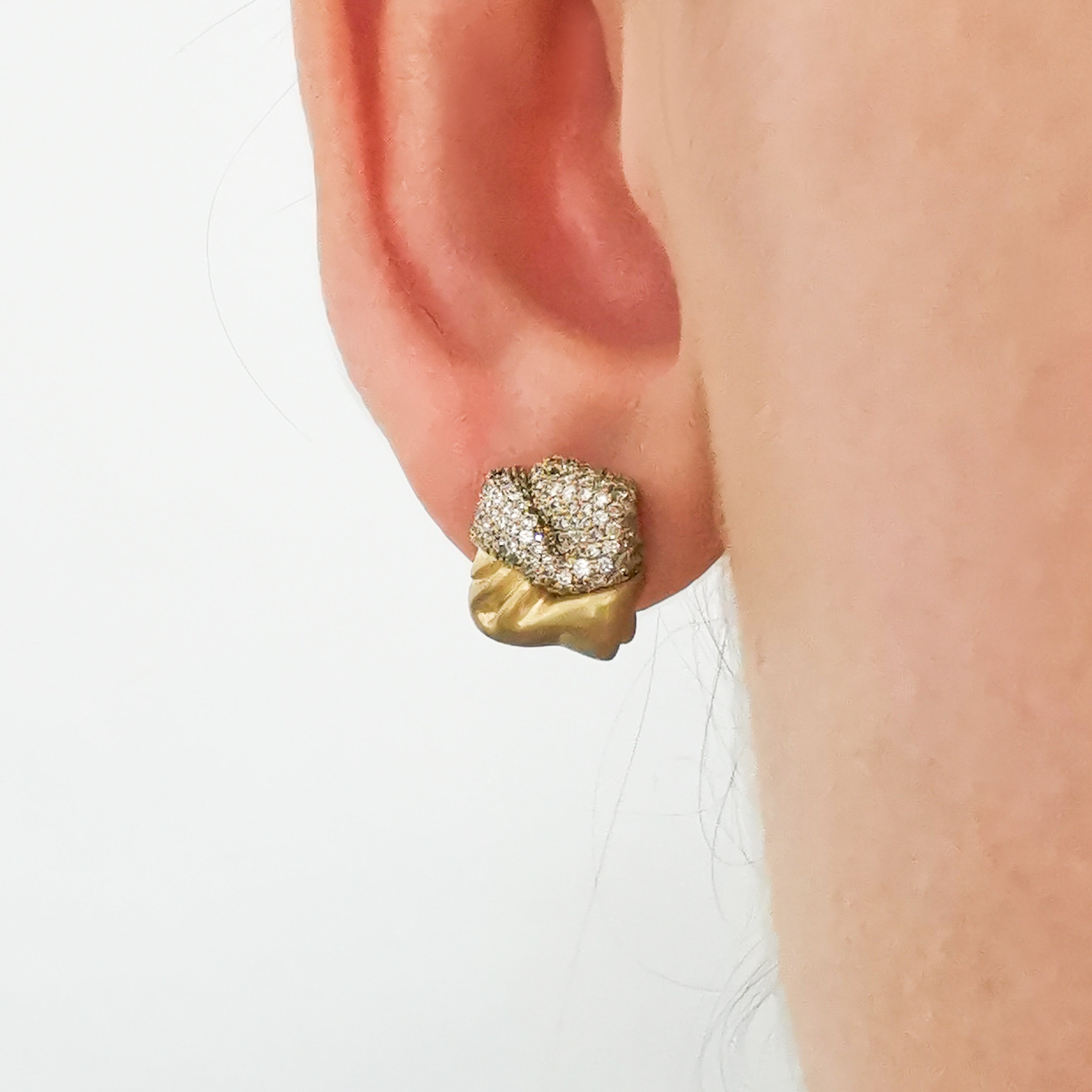 E 0132-4, 18K Yellow Gold, White and Champagne Diamonds Stud Earrings