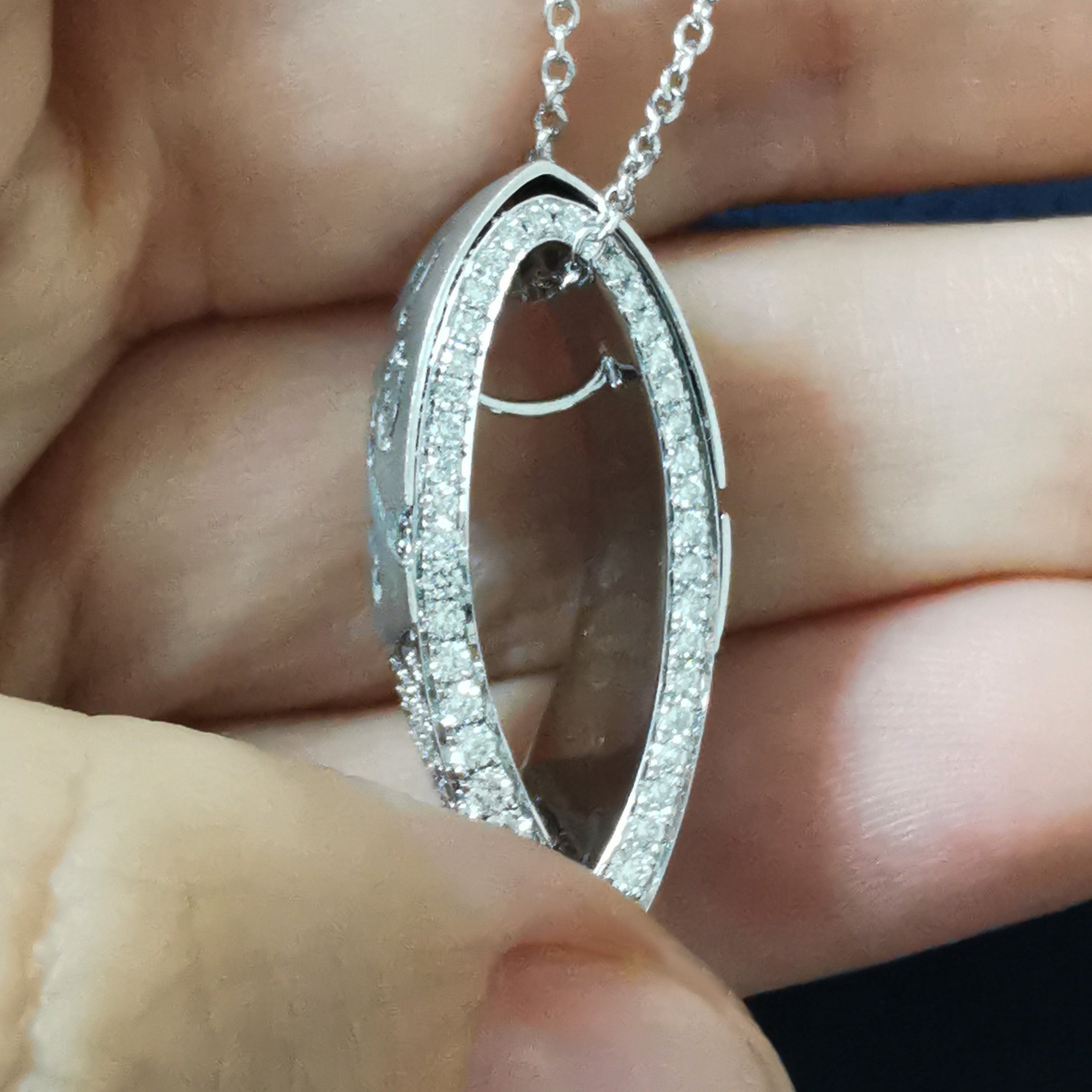 P 0003-1, 18K White Gold, Diamonds Pendant