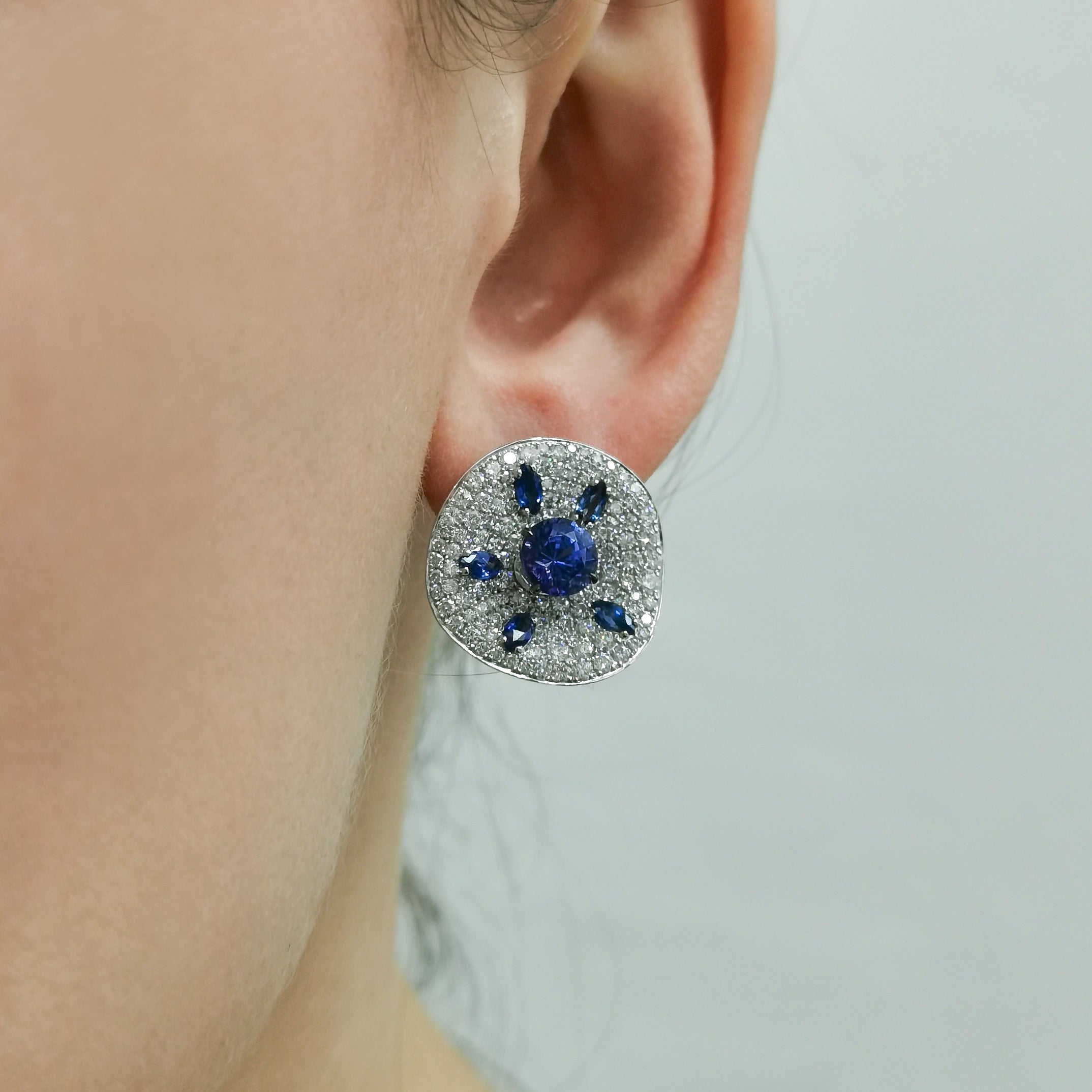 E 0205-21, 18K White Gold, Sapphires, Diamonds Earrings