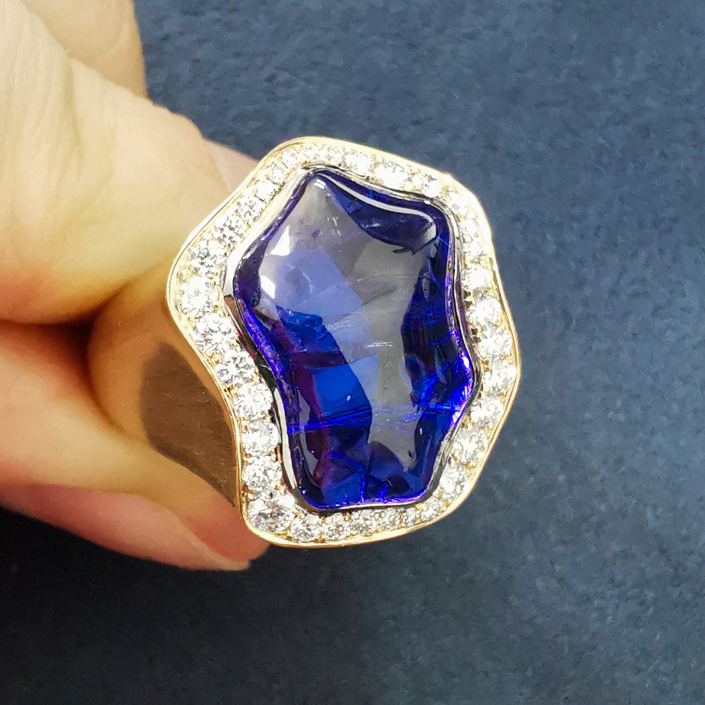 R 0030-22/1 18K Yellow Gold, Tanzanite, Diamonds Ring