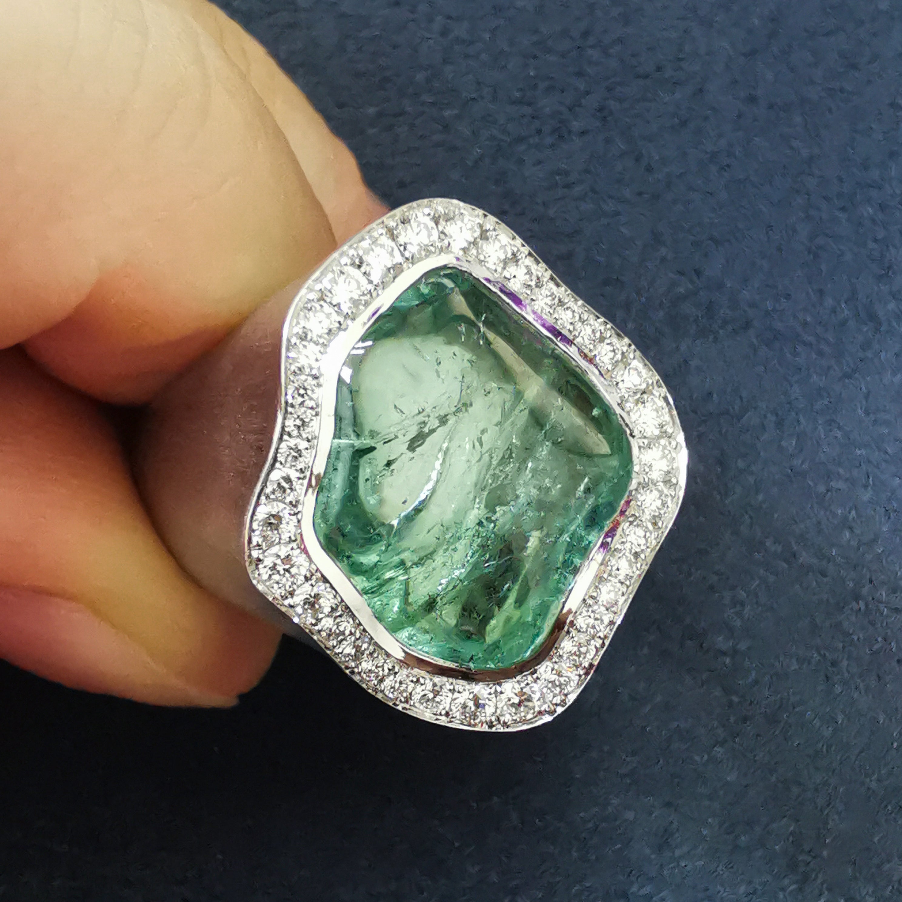 R 0030-29/1 18K White Gold, Green Tourmaline, Diamonds Ring