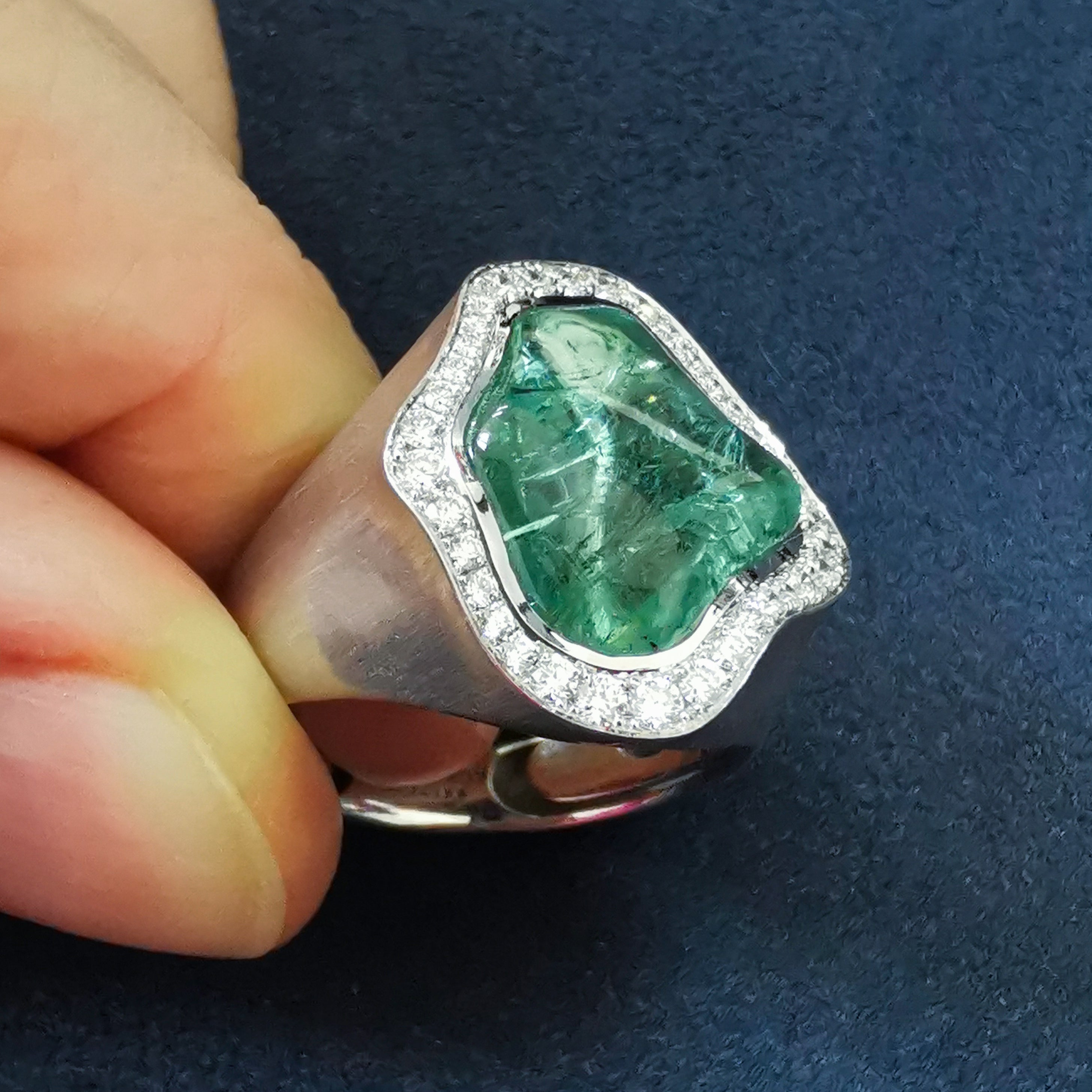 R 0030-29/1 18K White Gold, Green Tourmaline, Diamonds Ring