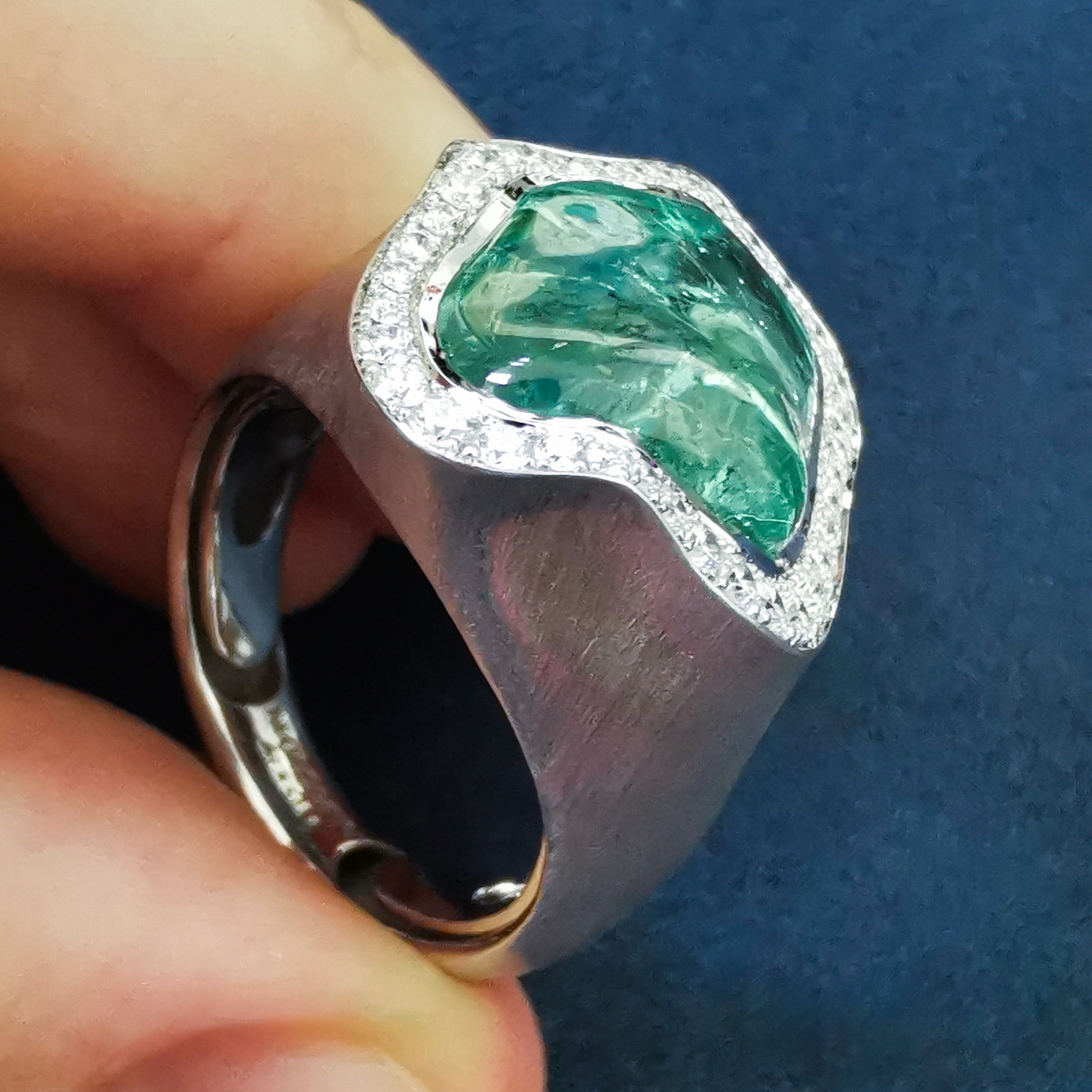 R 0030-29/1 18K White Gold, Green Tourmaline, Diamonds Ring