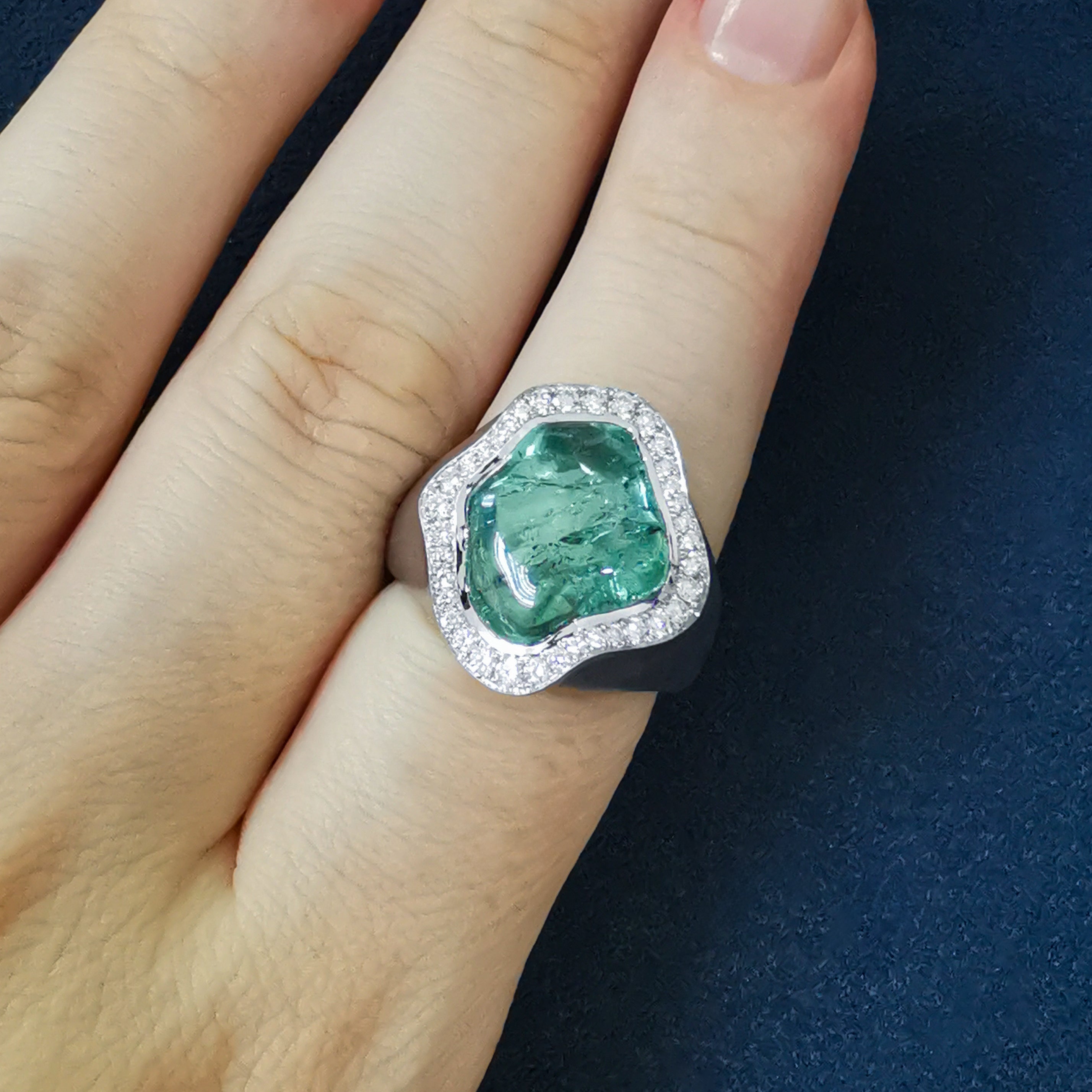 R 0030-29/1 18K White Gold, Green Tourmaline, Diamonds Ring