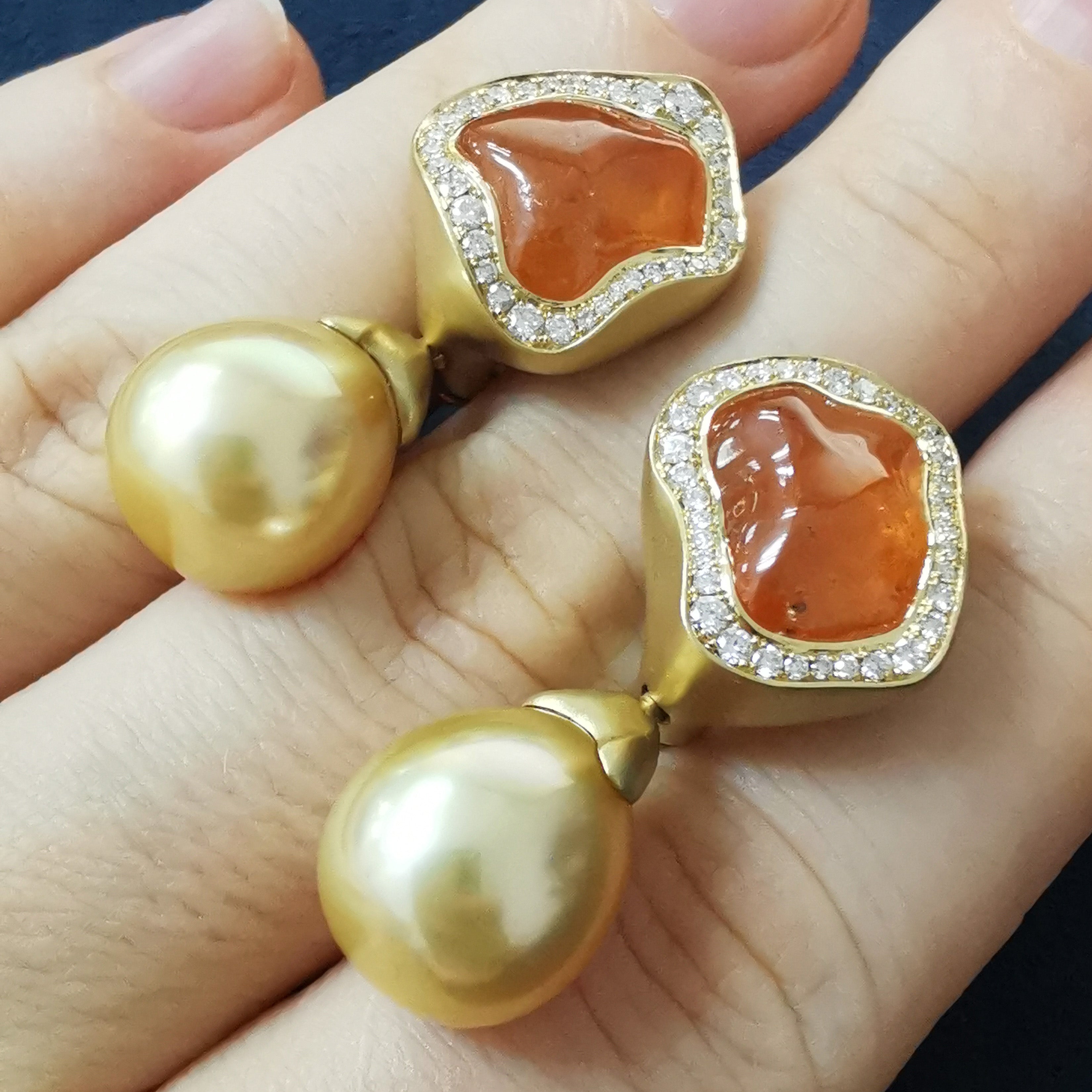E 0030-84/1 18K Yellow Gold, Spessartine, Golden Sea Pearl, Diamonds Earrings