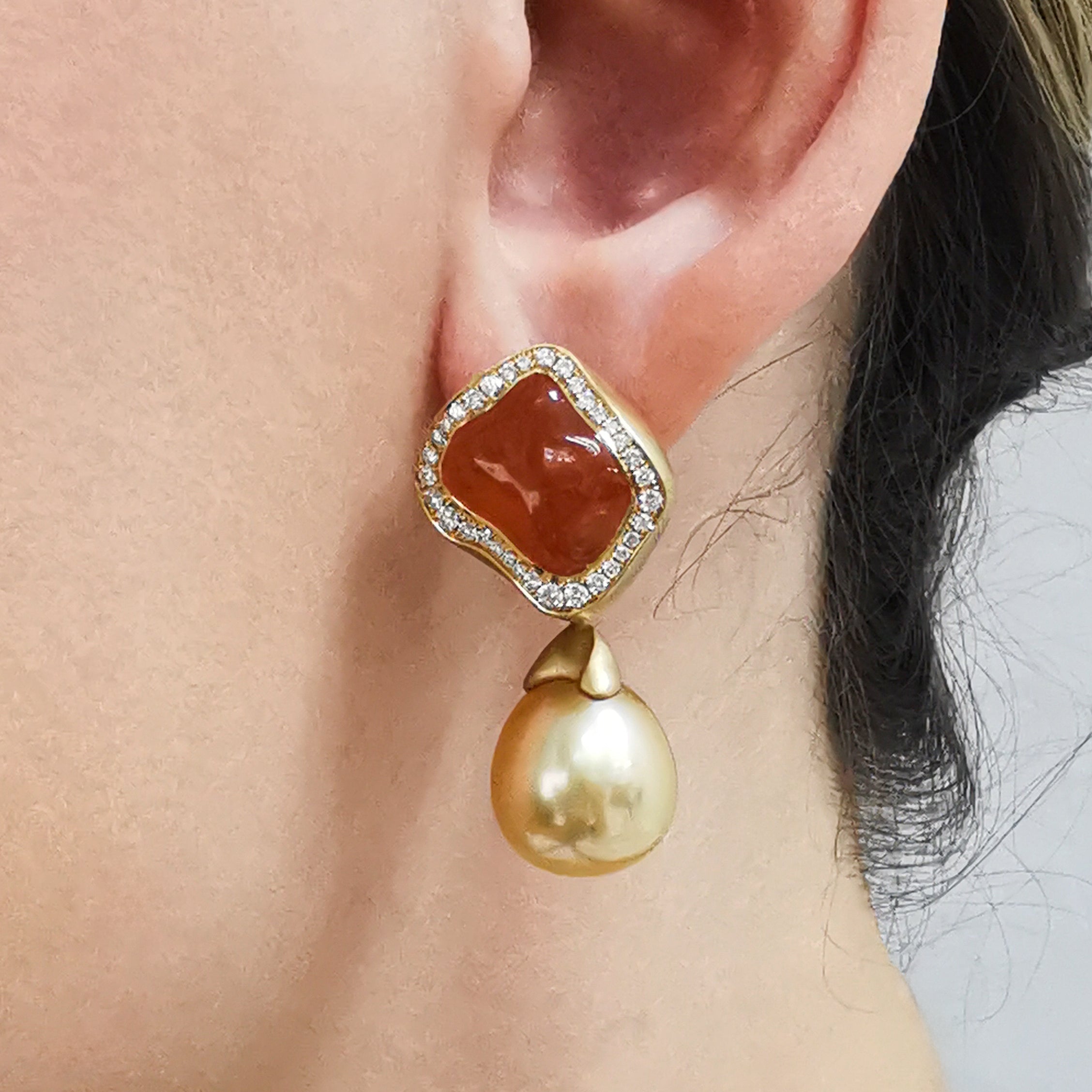 E 0030-84/1 18K Yellow Gold, Spessartine, Golden Sea Pearl, Diamonds Earrings