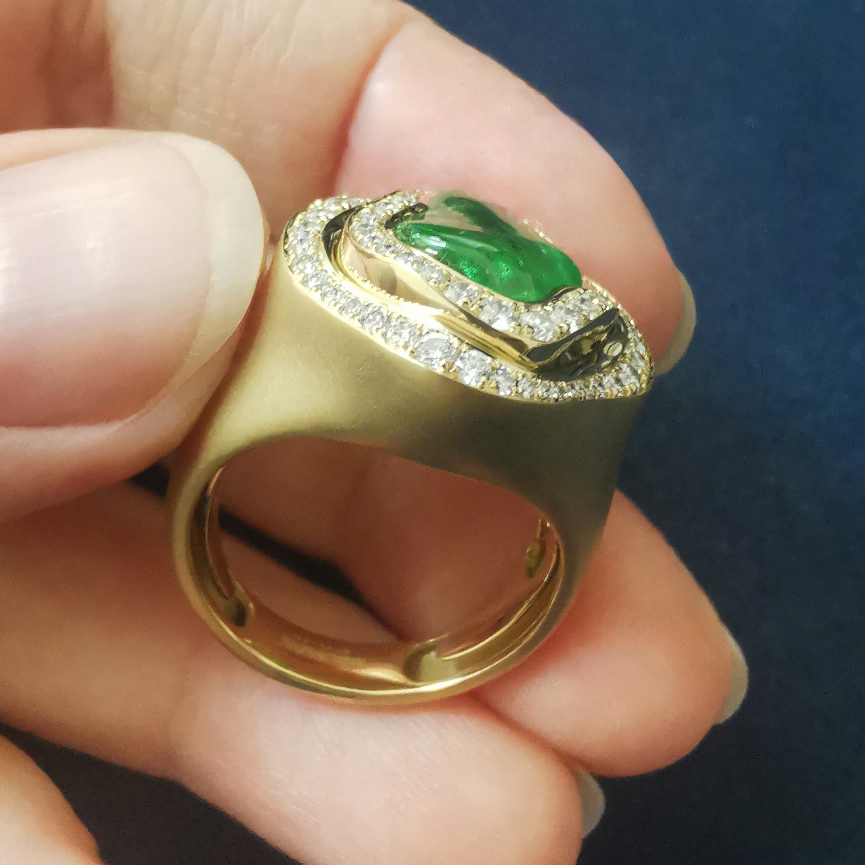 R 0030-86/1 18K Yellow Gold, Tsavorite, Diamonds Ring