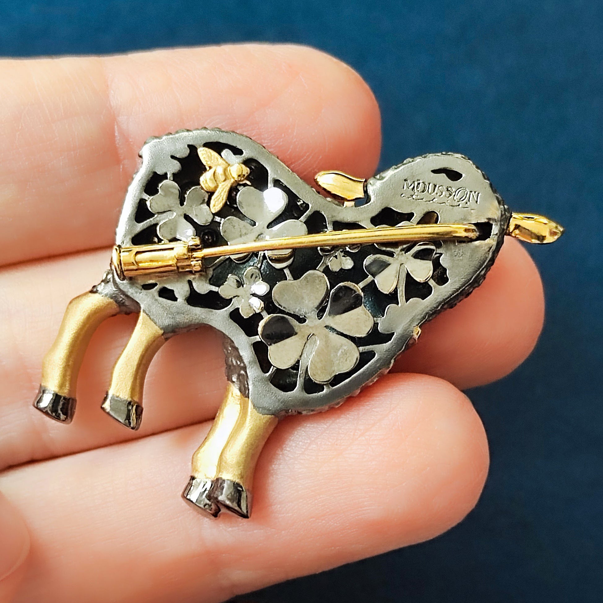 Brs 0269-0, 18K Yellow Gold, Champagne Diamonds Lamb Brooch