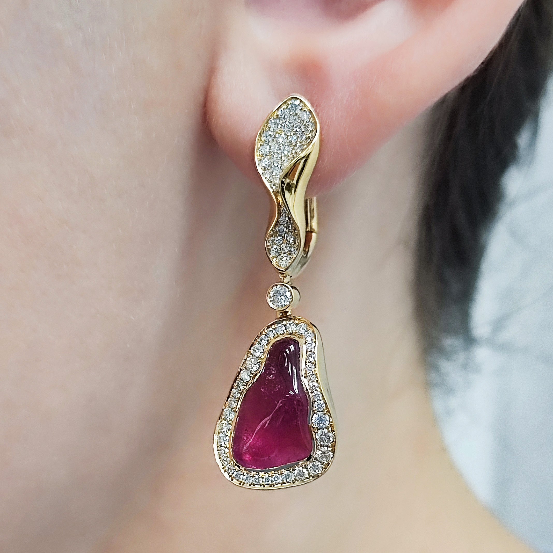 E 0030-88/1 18K Yellow Gold, Rubellite, Tanzanite, Diamonds Earrings