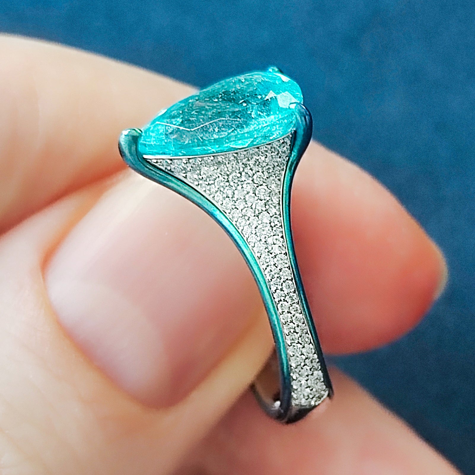 R 0141-10 18K White Gold, Paraiba Tourmaline, Diamonds Ring