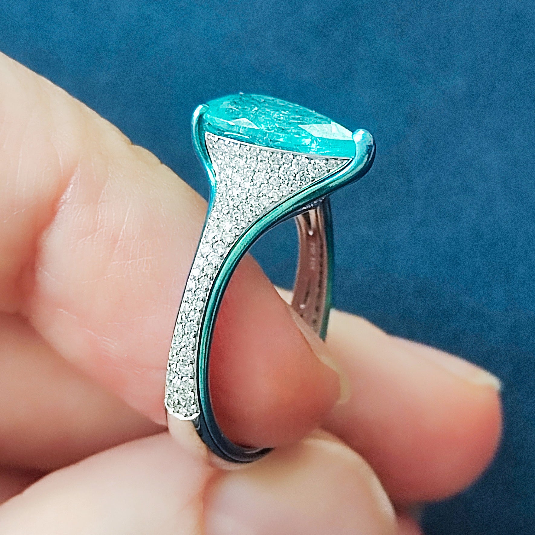 R 0141-10 18K White Gold, Paraiba Tourmaline, Diamonds Ring