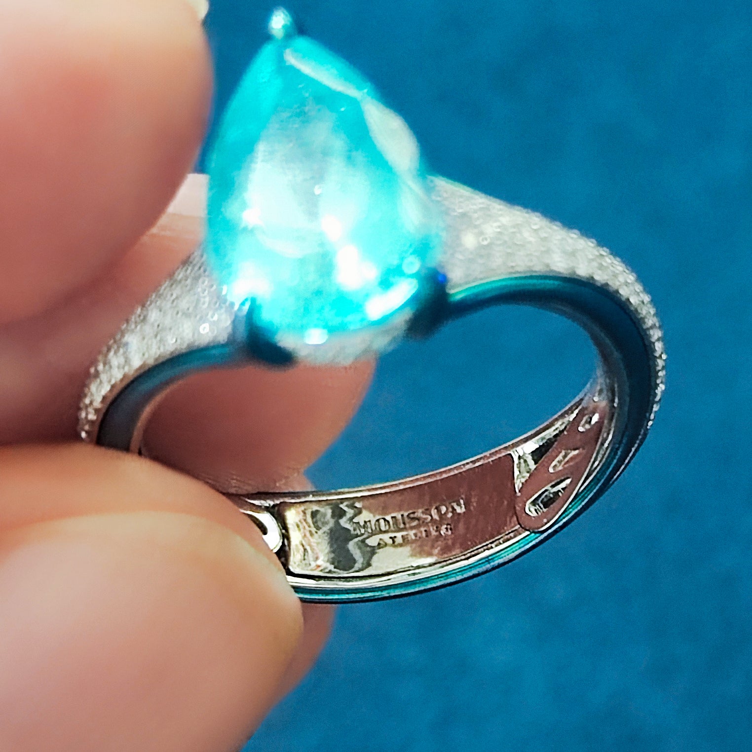 R 0141-10 18K White Gold, Paraiba Tourmaline, Diamonds Ring