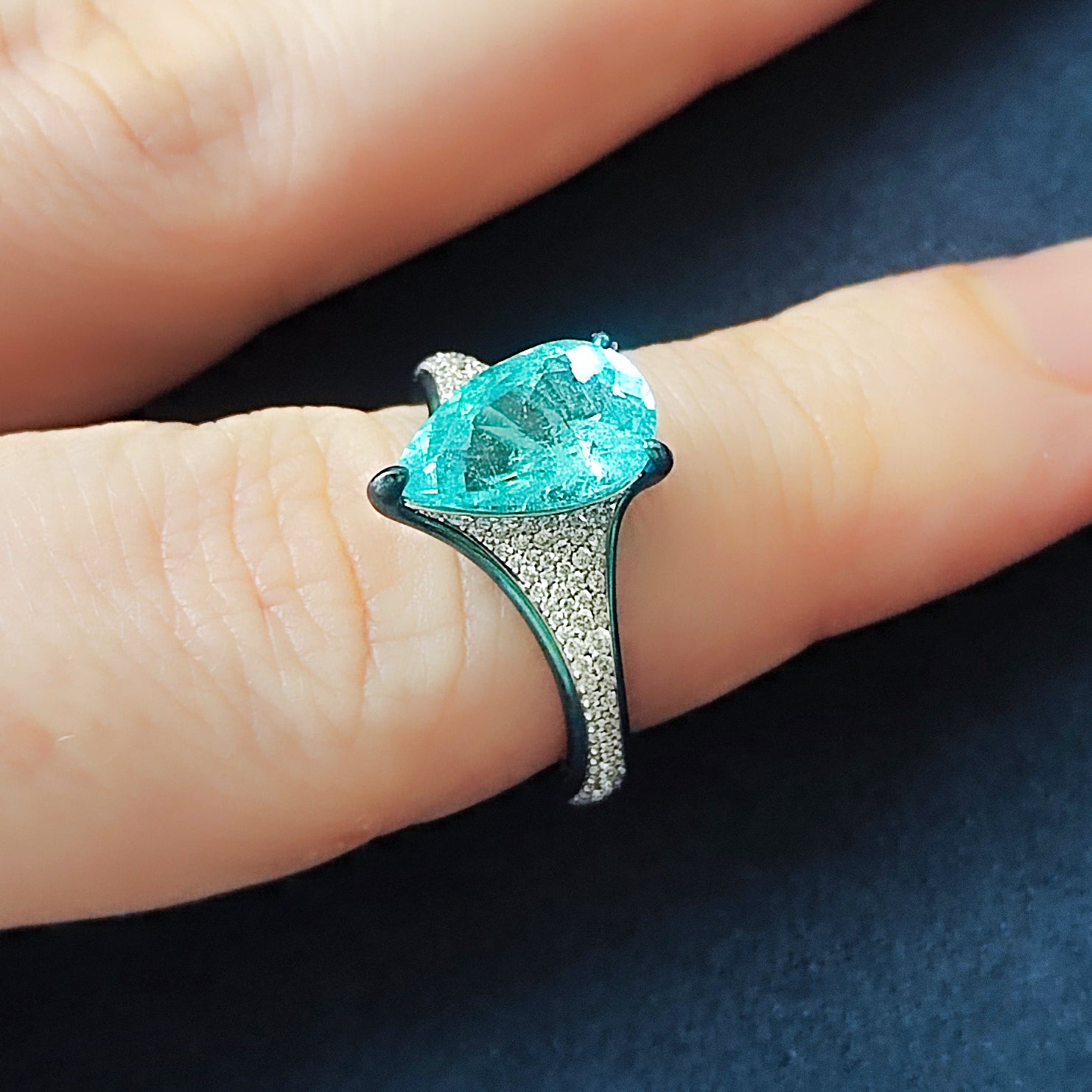 R 0141-10 18K White Gold, Paraiba Tourmaline, Diamonds Ring