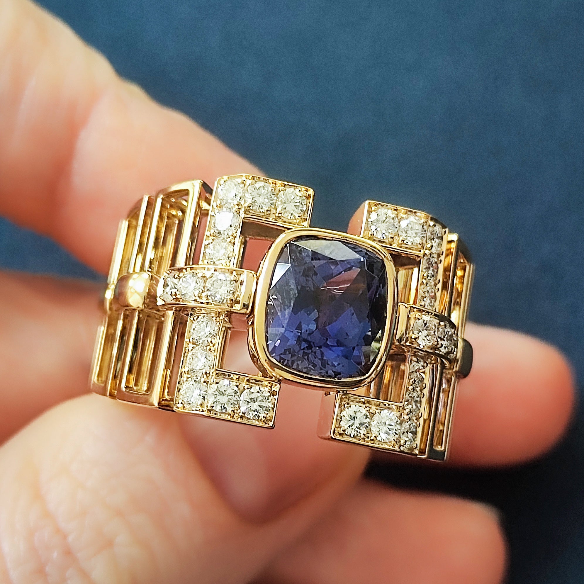 R 0273-0, 18K Yellow Gold, Tanzanite, Diamonds Men Ring