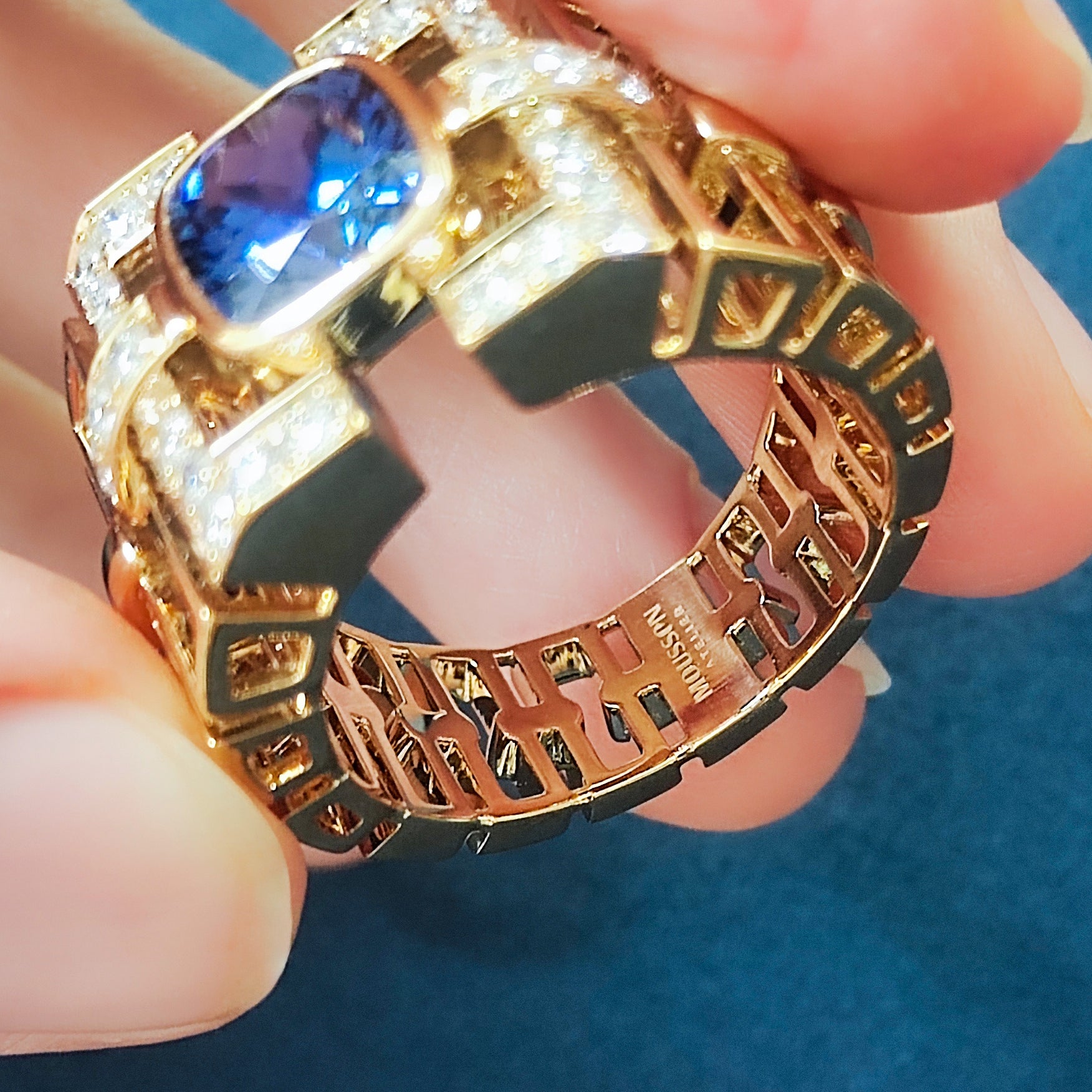 R 0273-0, 18K Yellow Gold, Tanzanite, Diamonds Men Ring