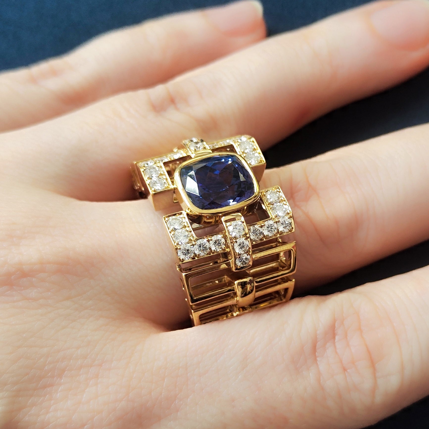 R 0273-0, 18K Yellow Gold, Tanzanite, Diamonds Men Ring