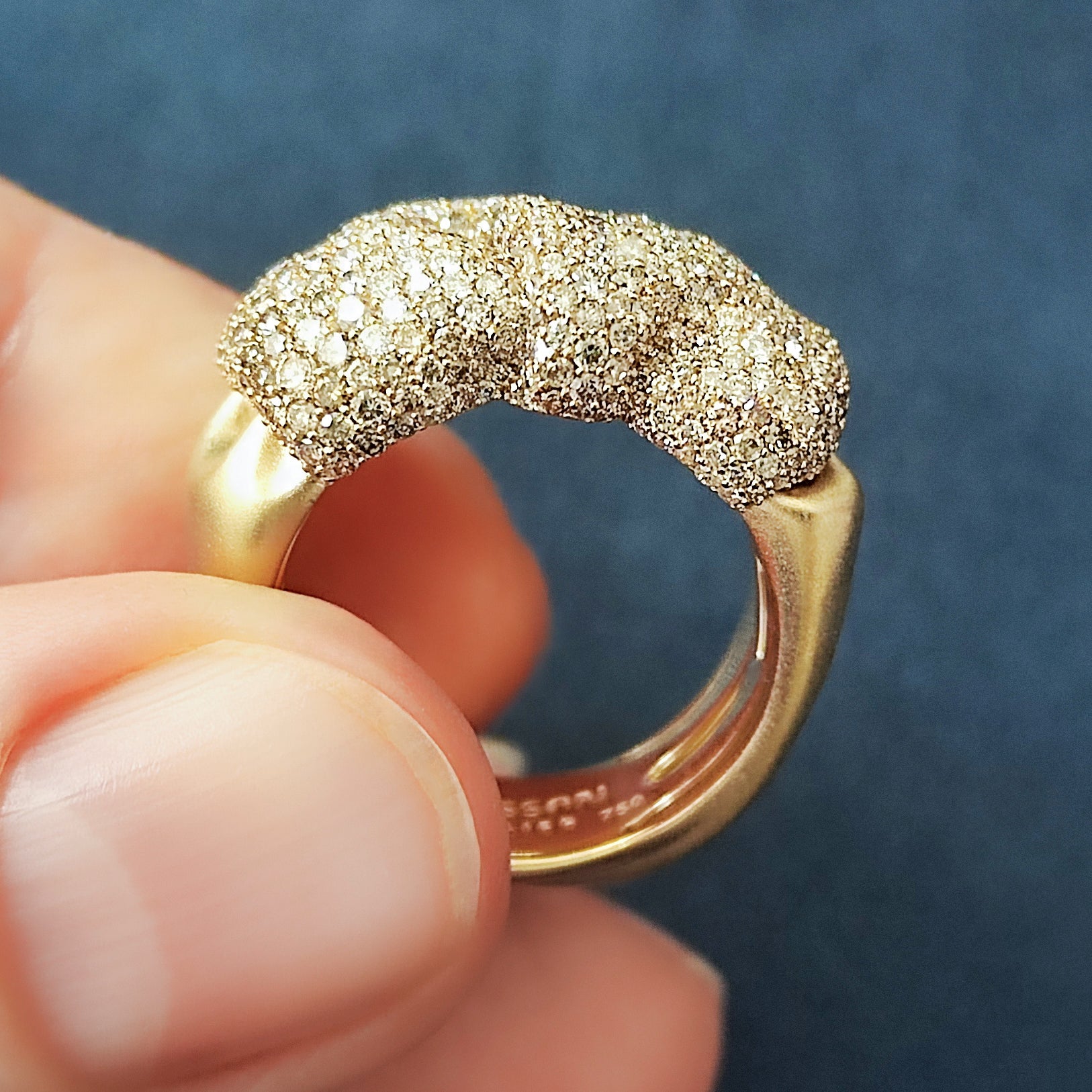 R 0132-3, 18K Yellow Gold, White and Champagne Diamonds Small Ring