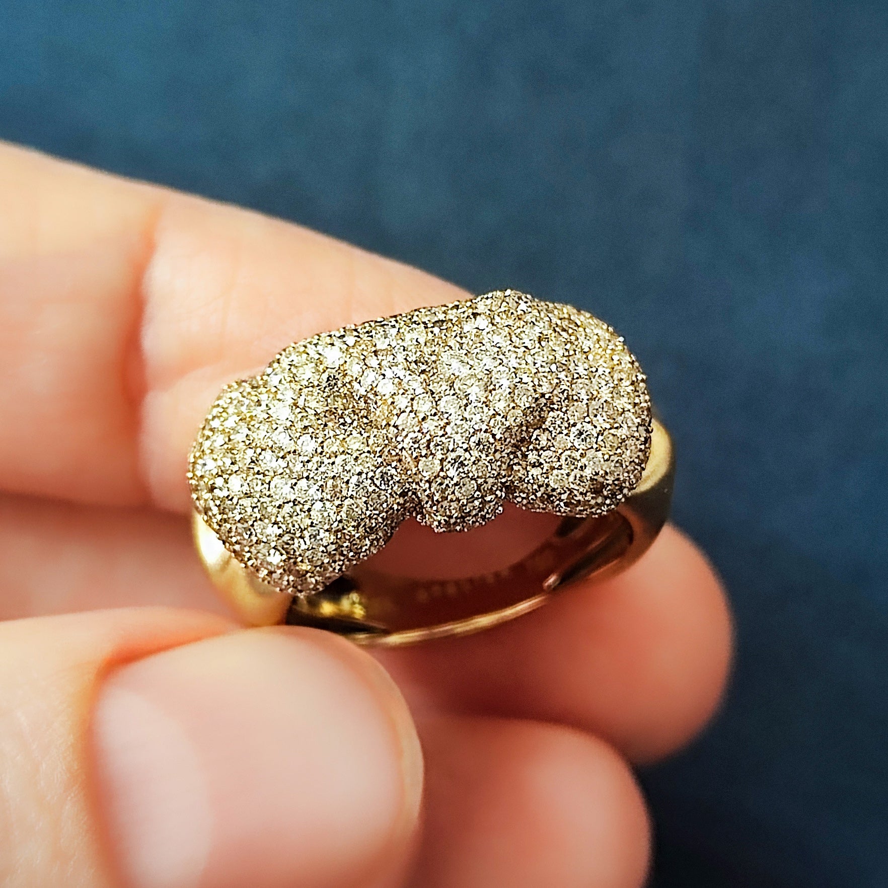 R 0132-3, 18K Yellow Gold, White and Champagne Diamonds Small Ring