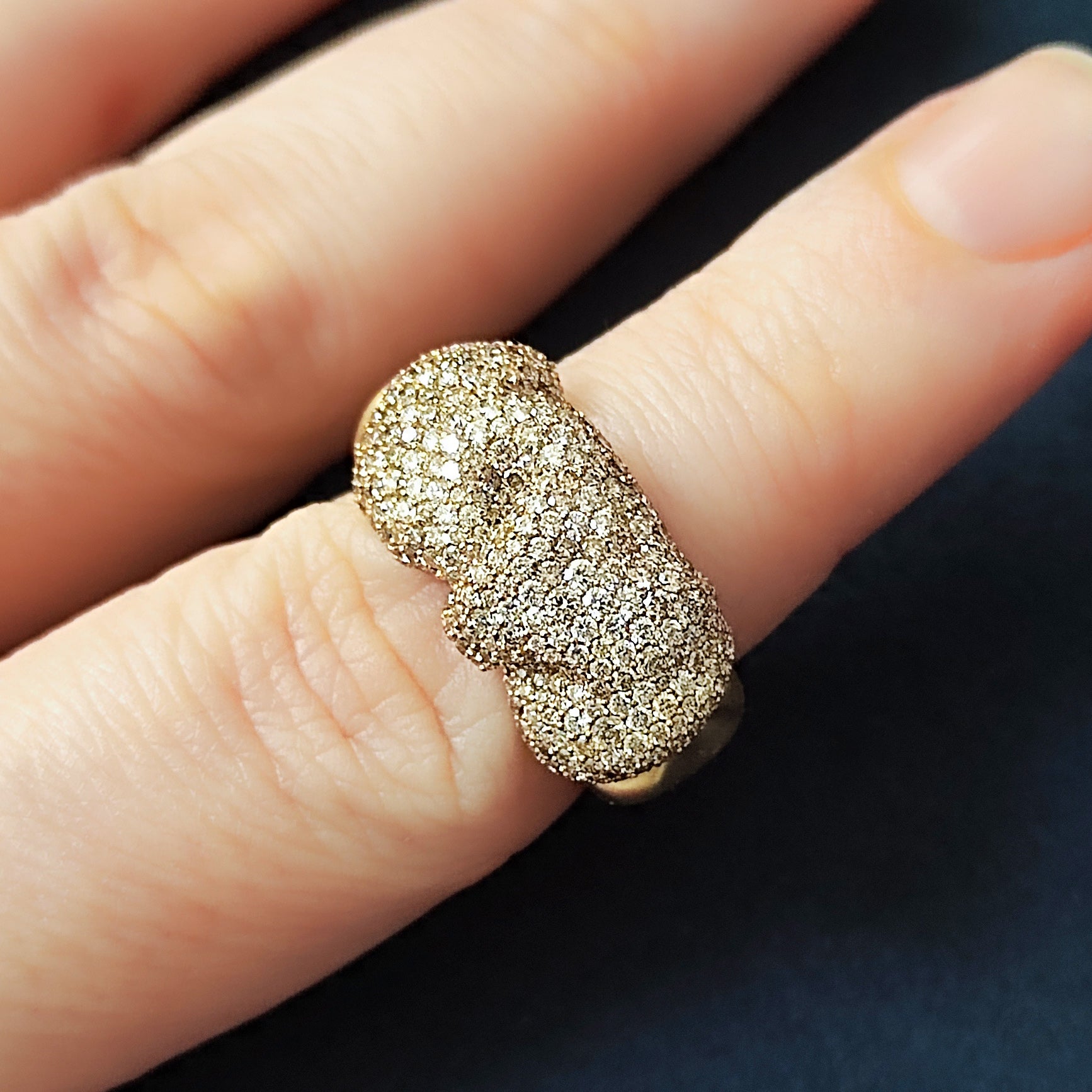 R 0132-3, 18K Yellow Gold, White and Champagne Diamonds Small Ring