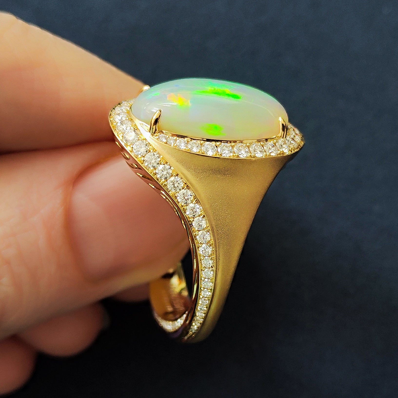 R 0143-09, 18K Yellow Gold, Opal Ephiopia, Diamonds, Enamel Ring