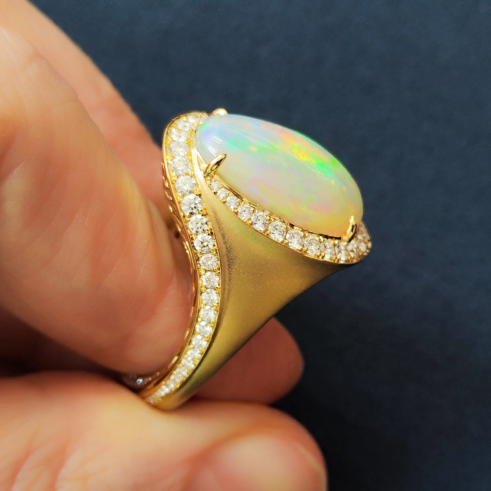 R 0143-09, 18K Yellow Gold, Opal Ephiopia, Diamonds, Enamel Ring