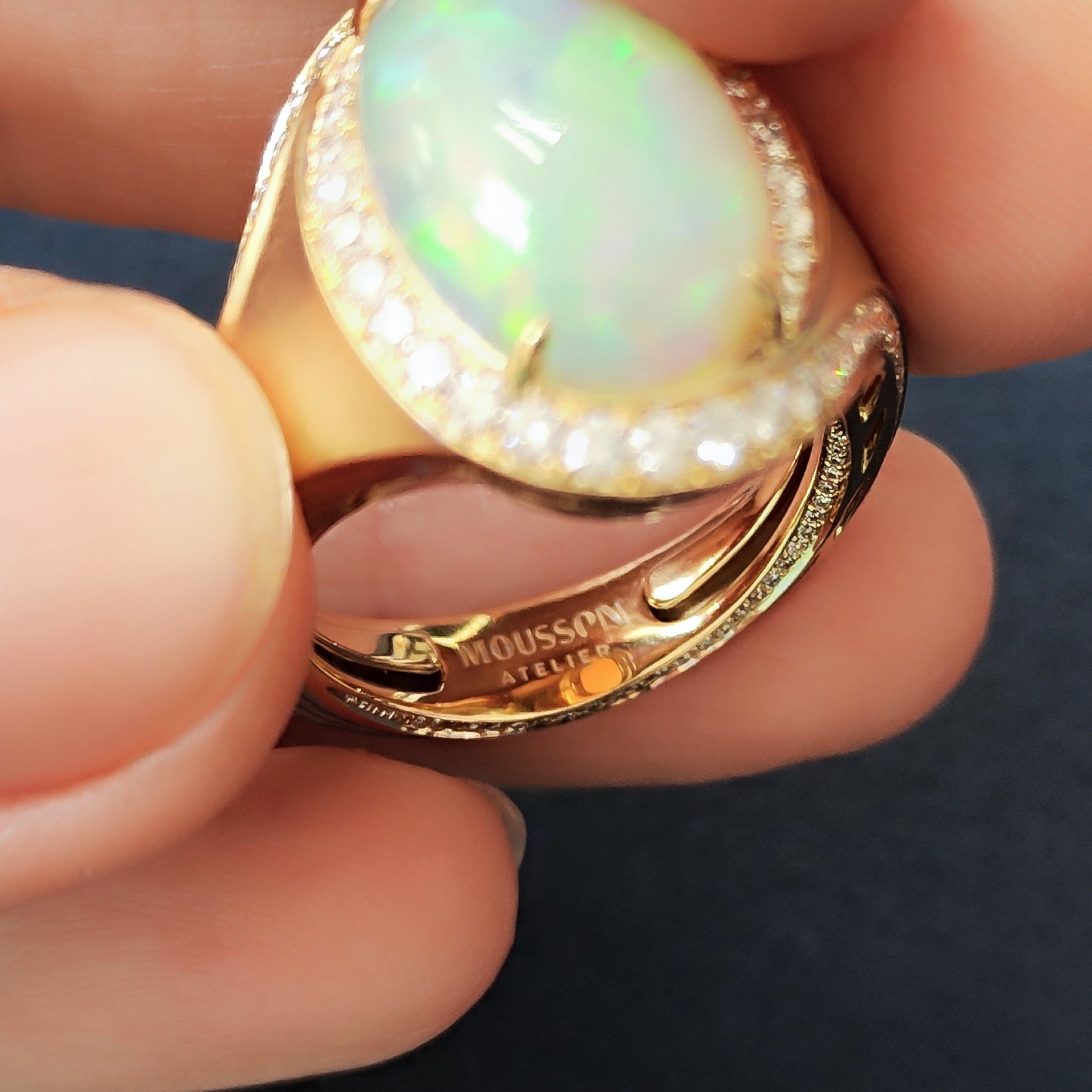 R 0143-09, 18K Yellow Gold, Opal Ephiopia, Diamonds, Enamel Ring