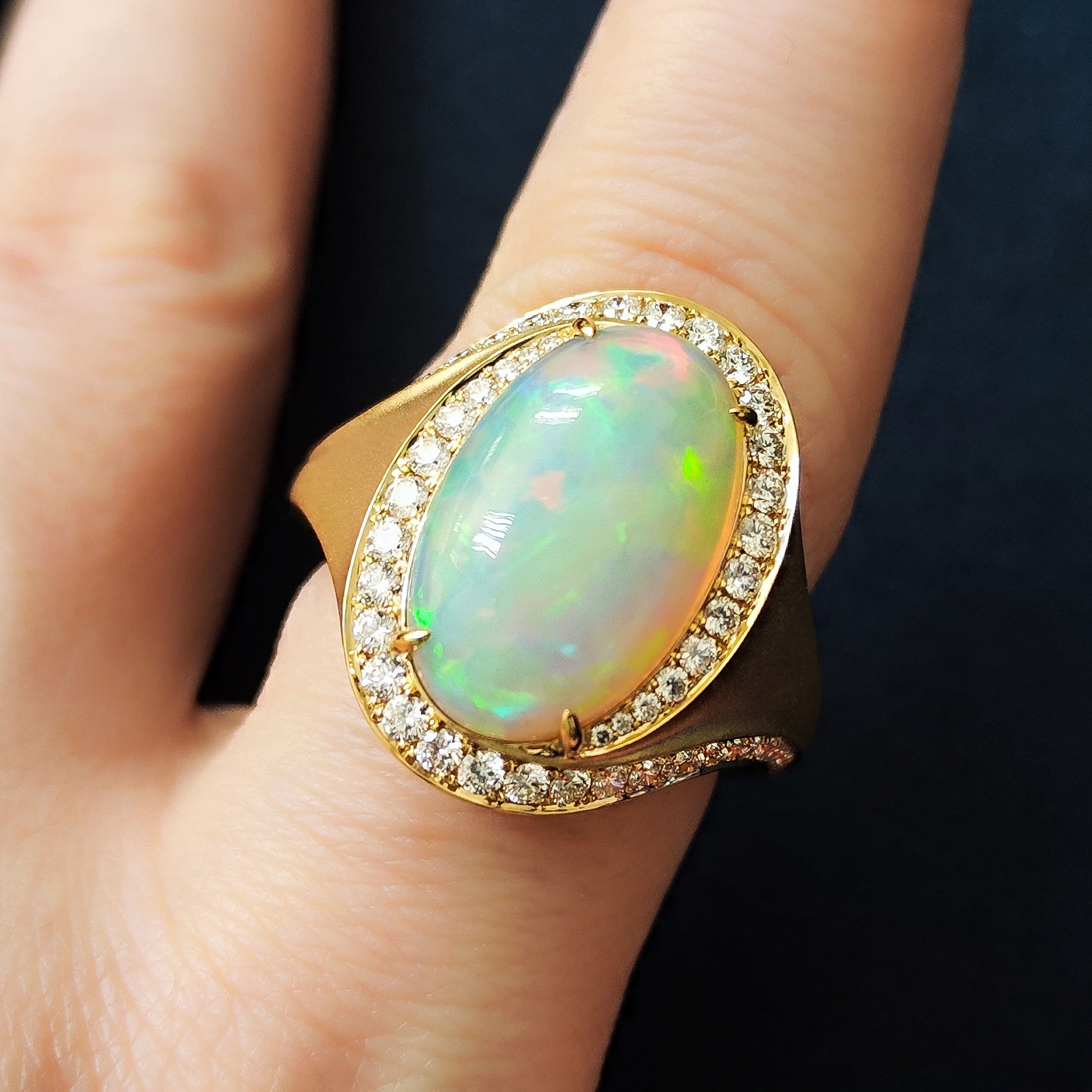 R 0143-09, 18K Yellow Gold, Opal Ephiopia, Diamonds, Enamel Ring