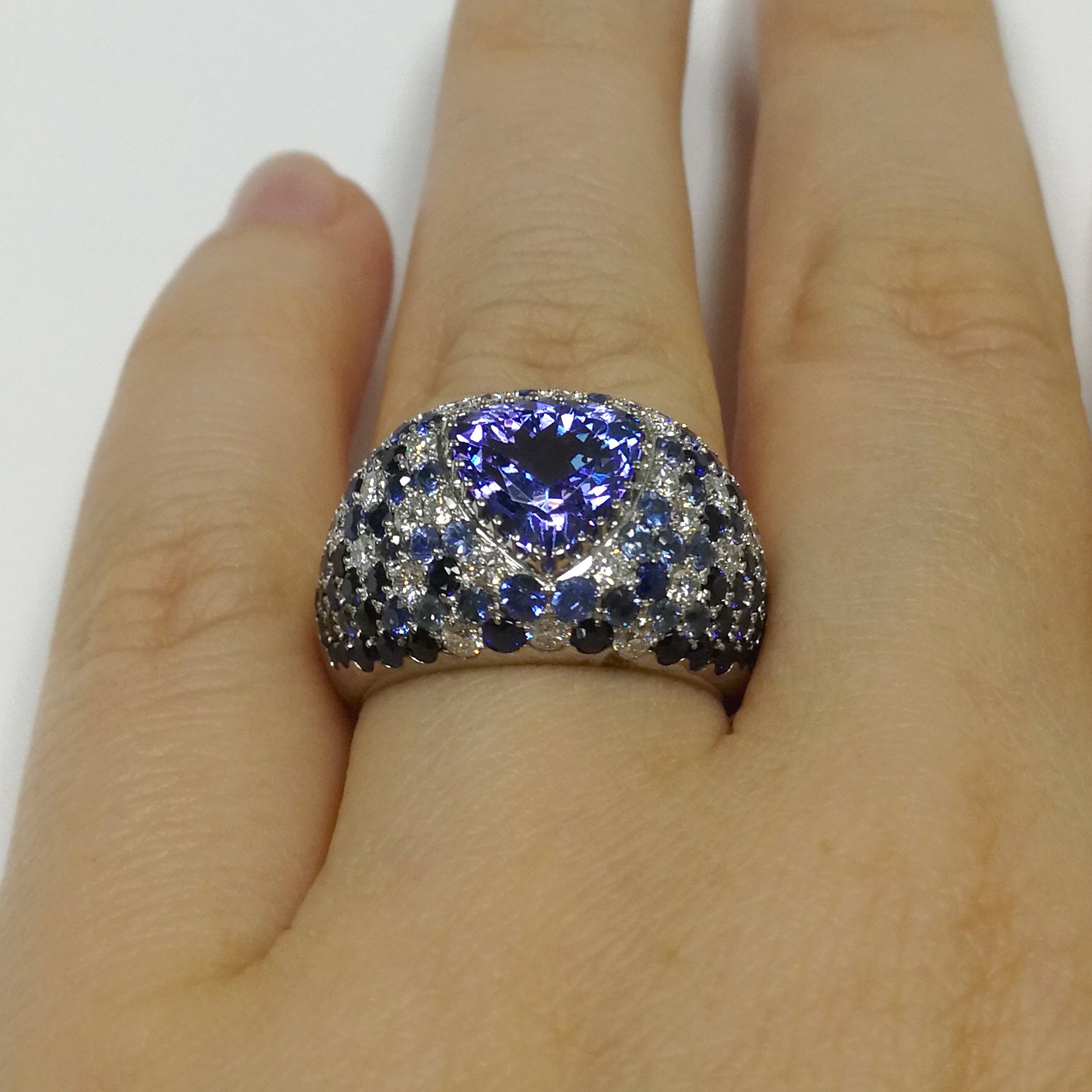 R 0073-0, 18K White Gold, Tanzanite, Diamonds, Sapphires Ring